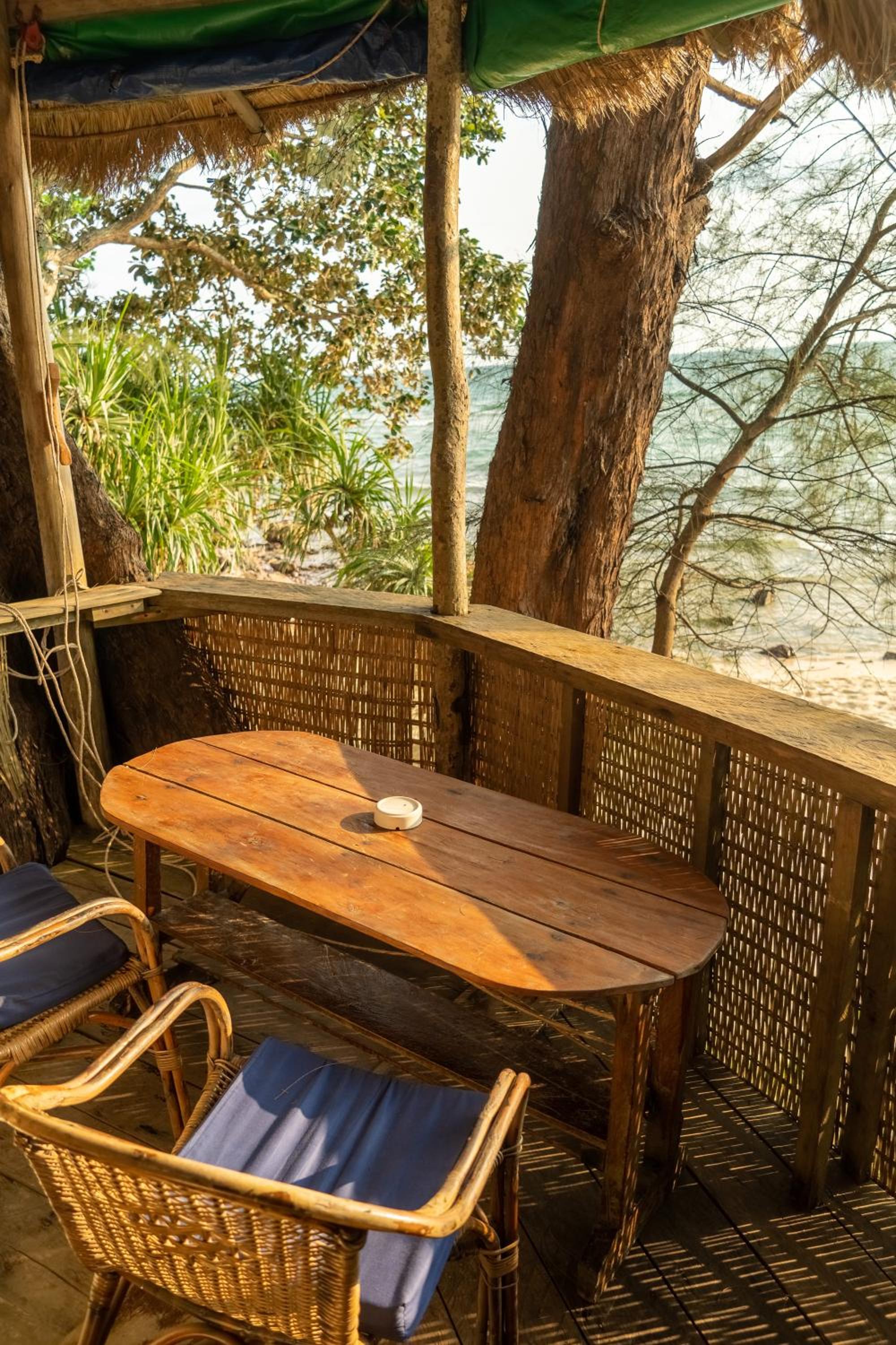 Bungalow - Beach Front - Photo 9