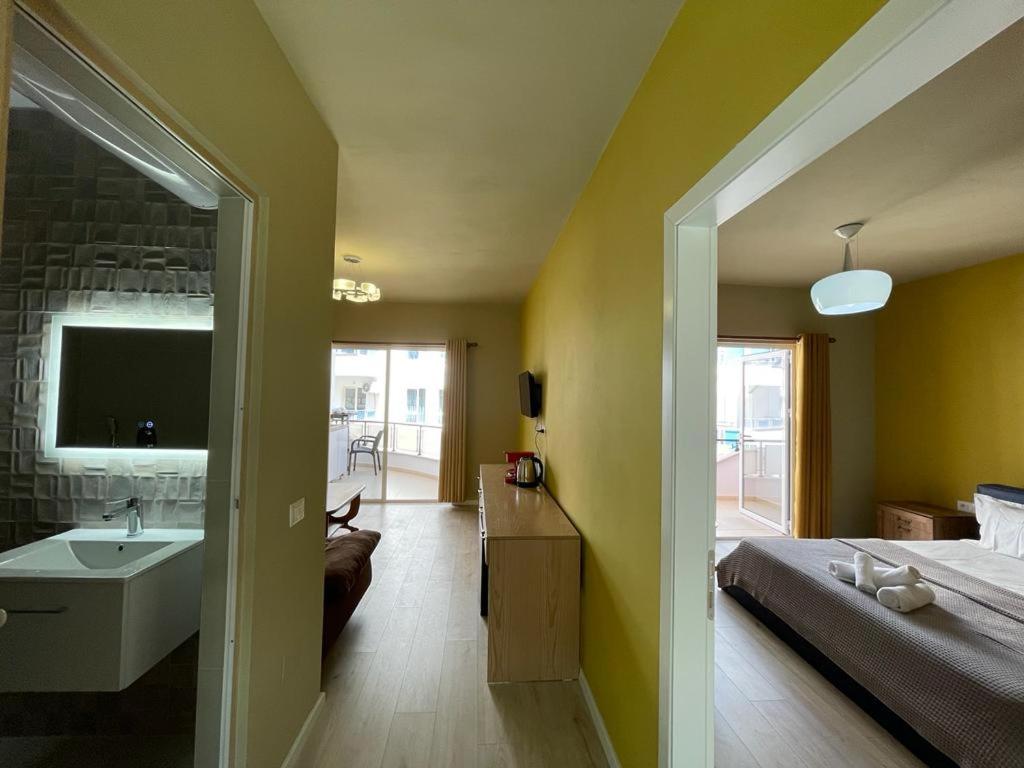 Apartment with Balcony photo 3