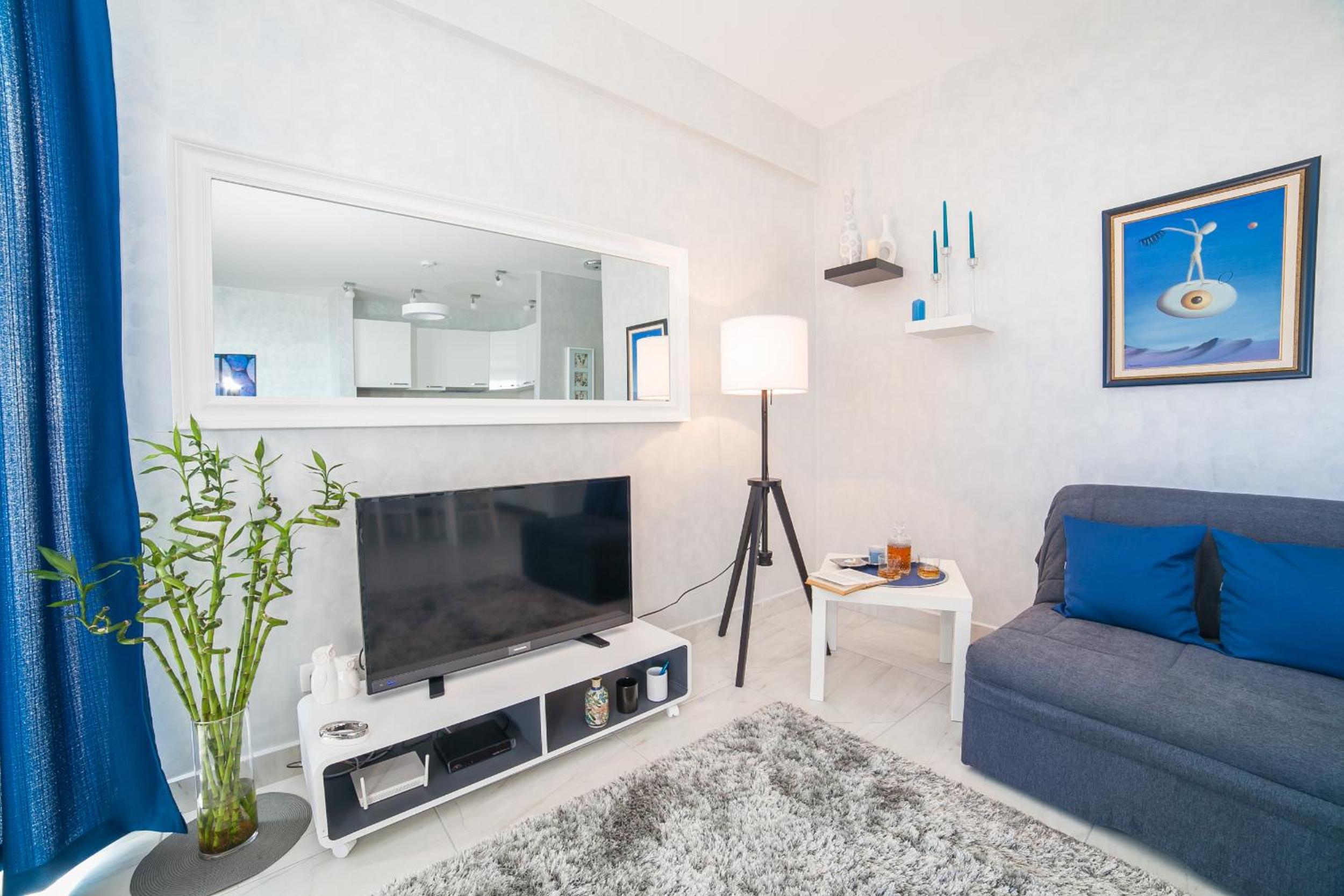 Luxury One-Bedroom Apartment With Sea View