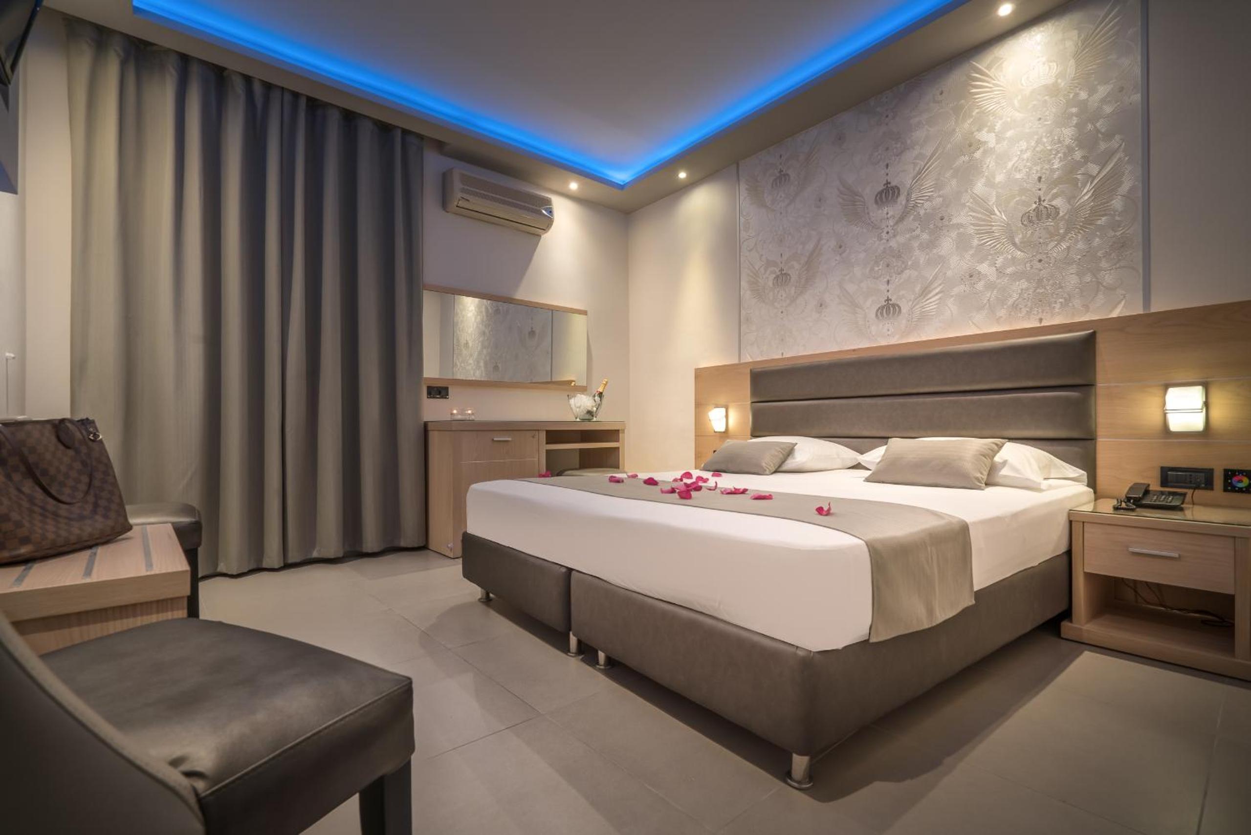 Superior Double or Twin Room with Balcony - Photo 13