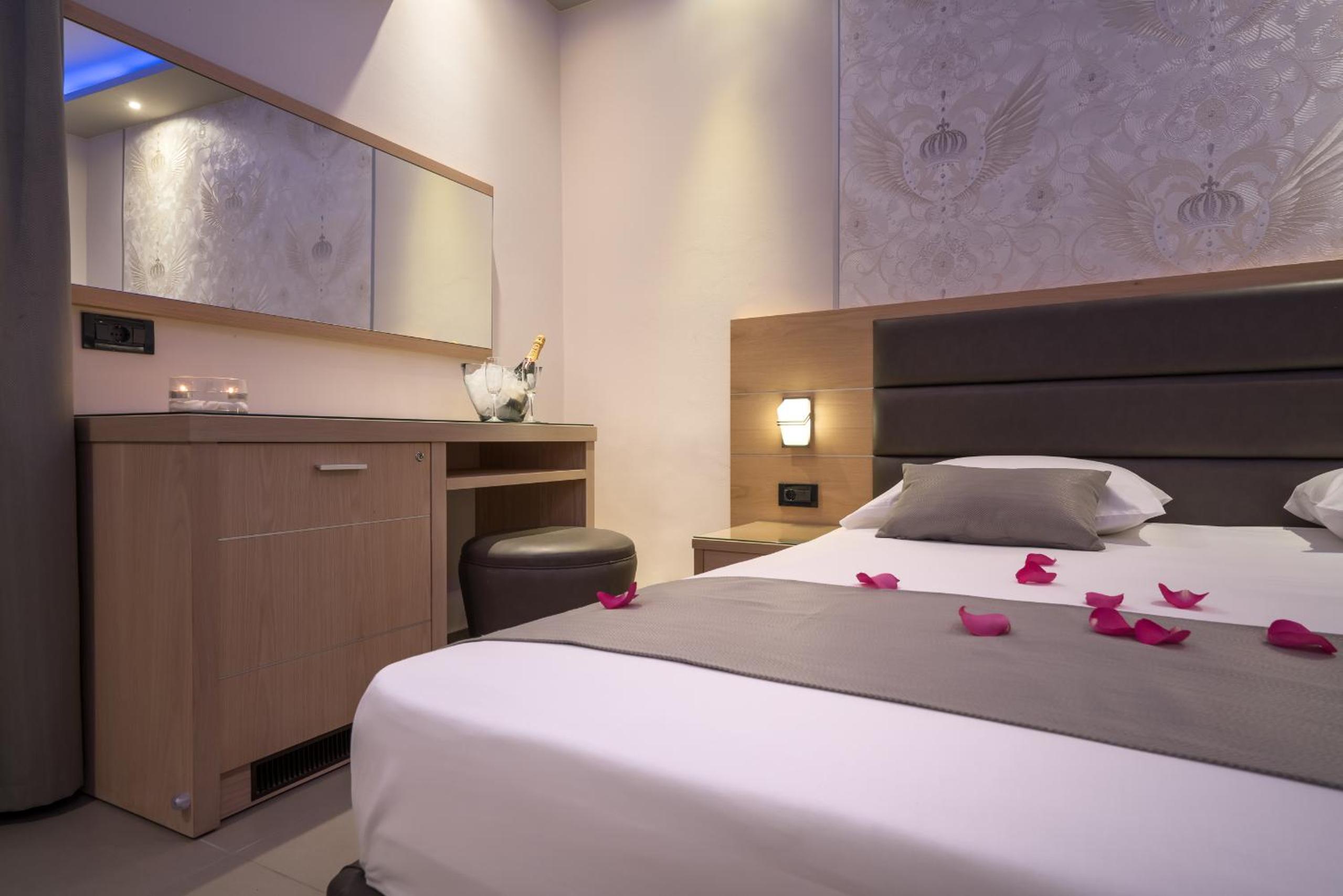 Superior Double or Twin Room with Balcony - Photo 19