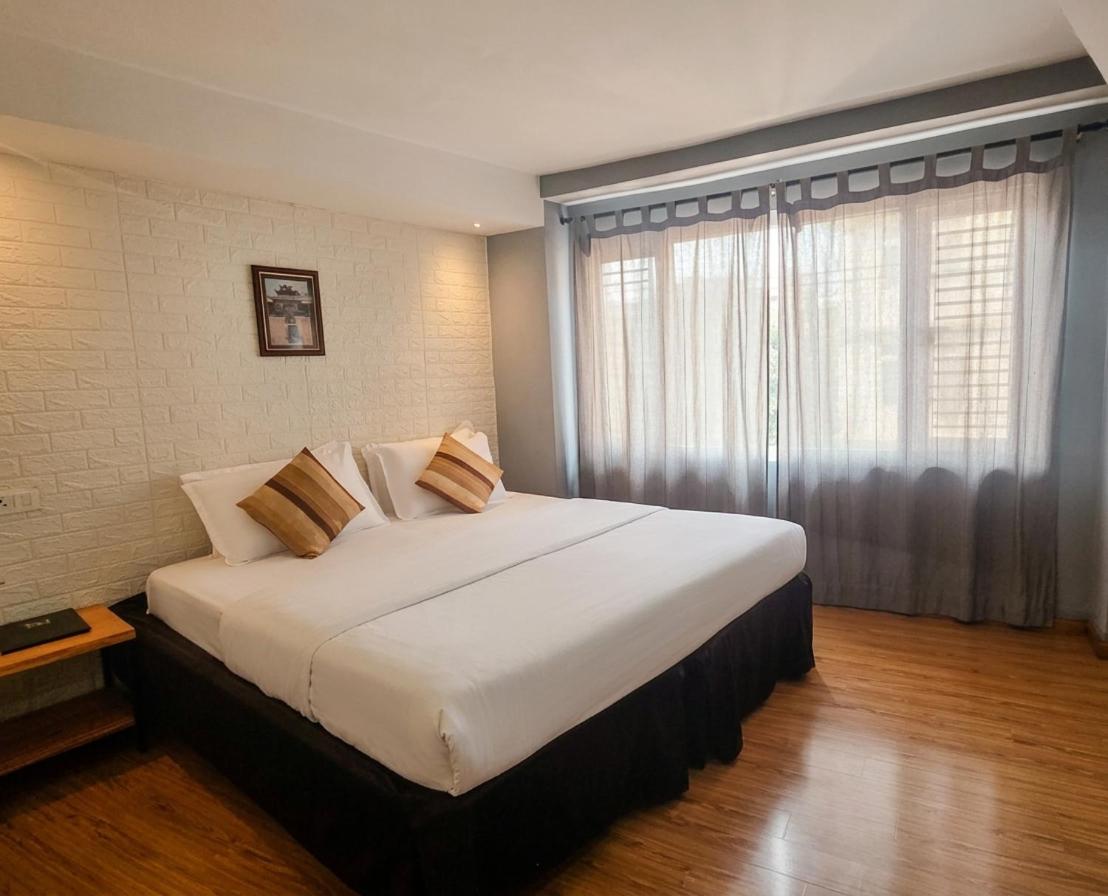 Standard King Room photo 3