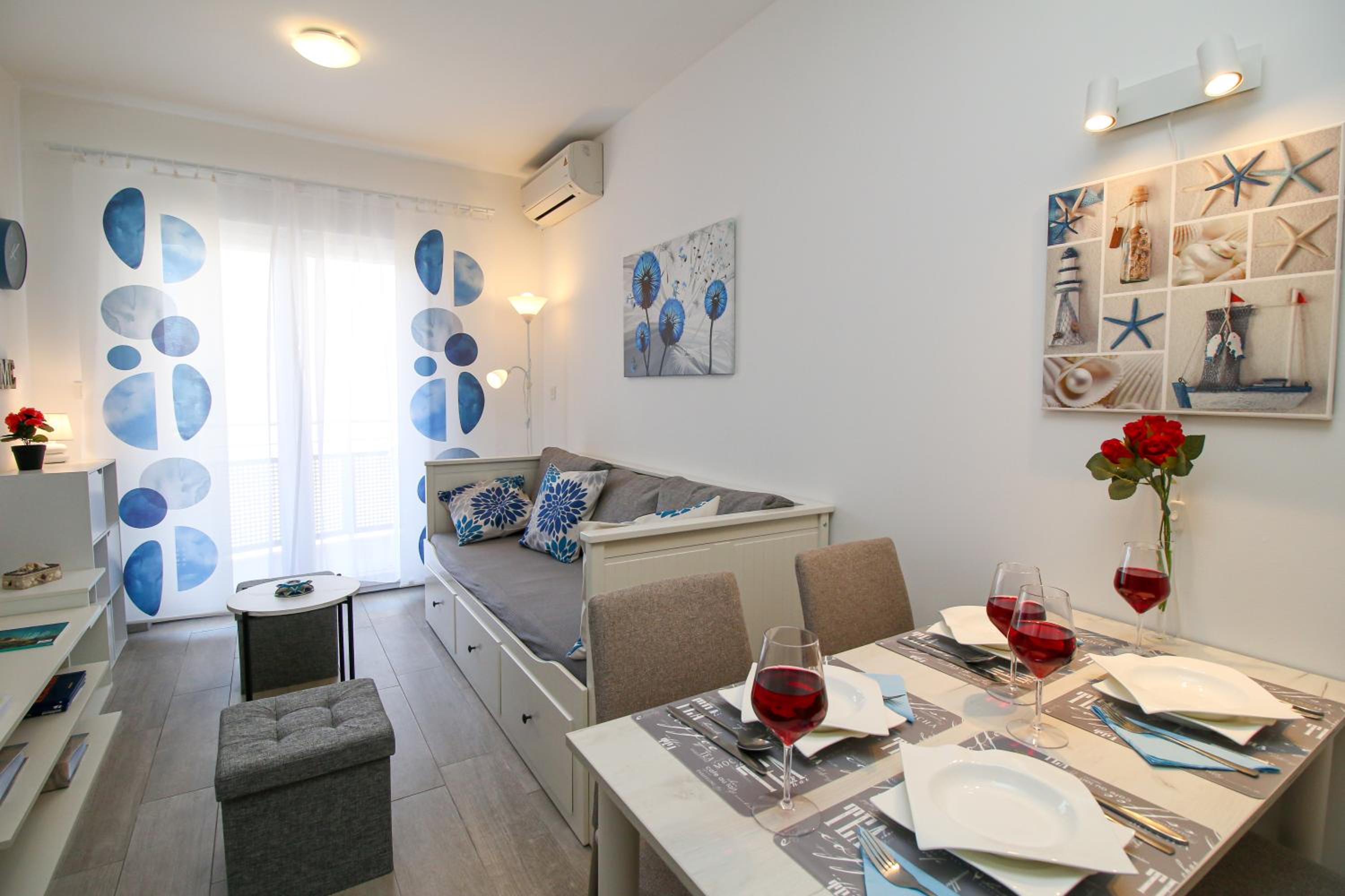 One-Bedroom Apartment with Balcony photo 1