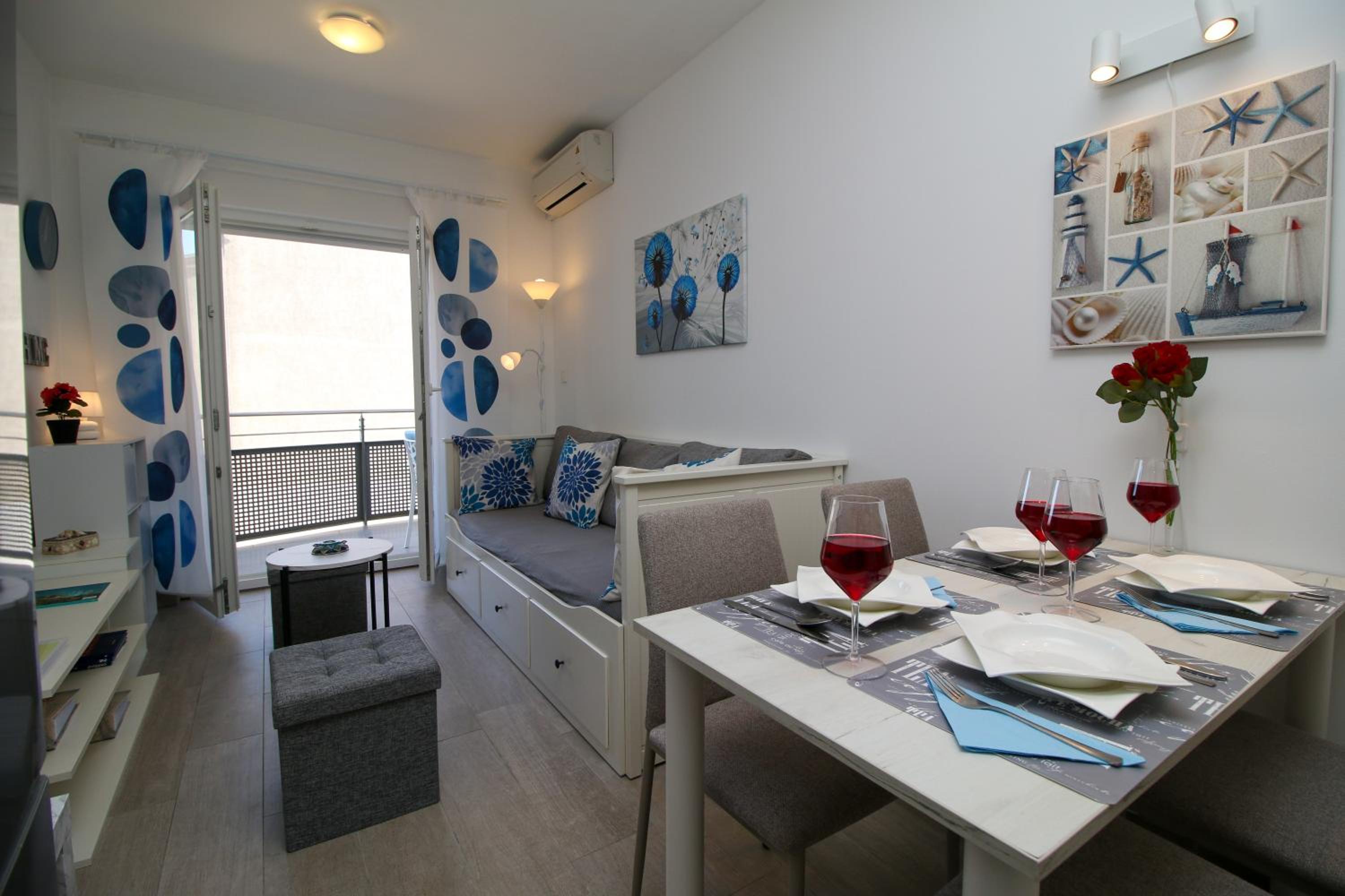 One-Bedroom Apartment with Balcony photo 2