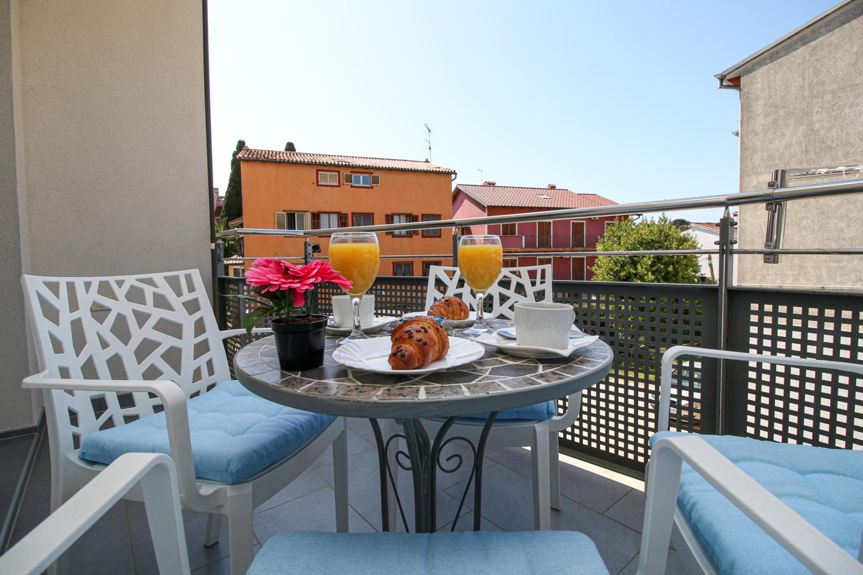 One-Bedroom Apartment with Balcony photo 3