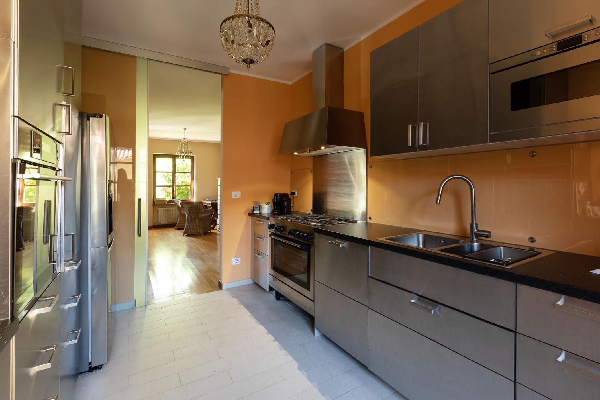 Four-Bedroom House photo 2
