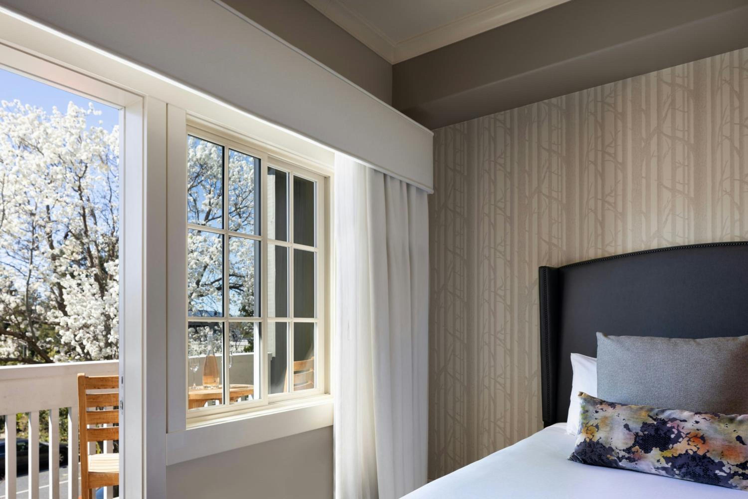 Queen Room with Two Queen Beds - Village - Photo 2