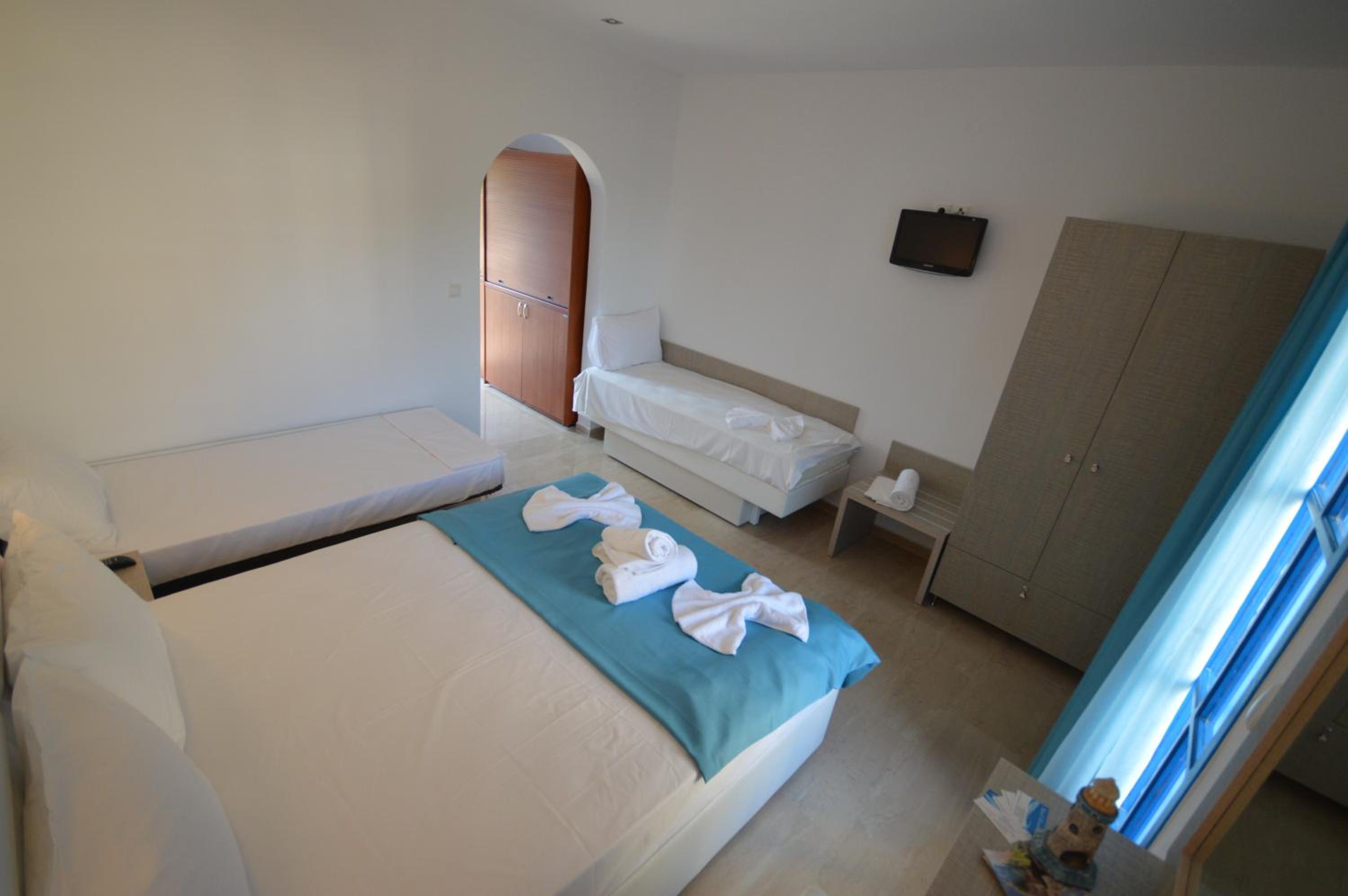 Studio with Sea View (2 Adults + 2 Children) photo 2