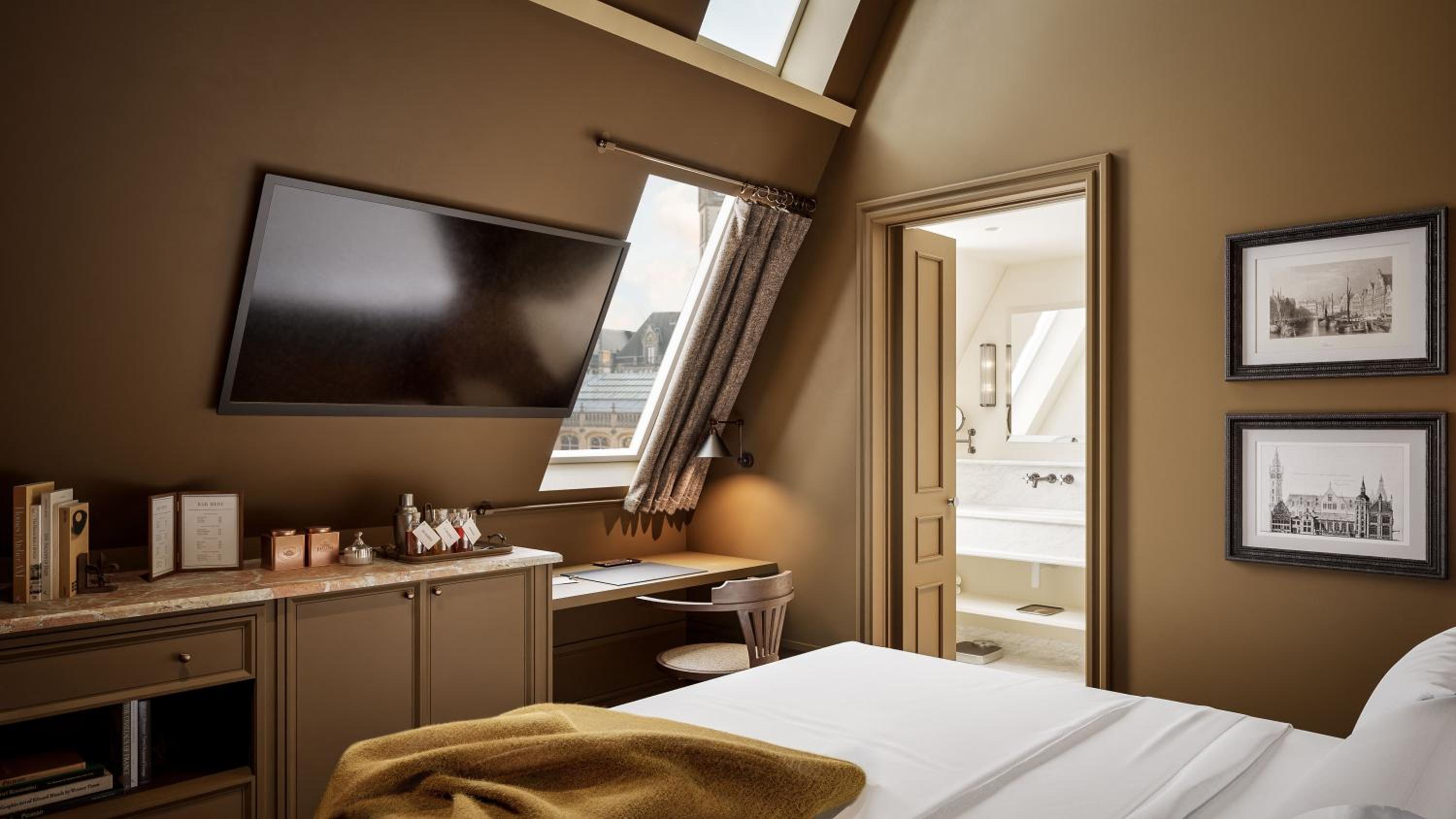 Deluxe King Room photo 2