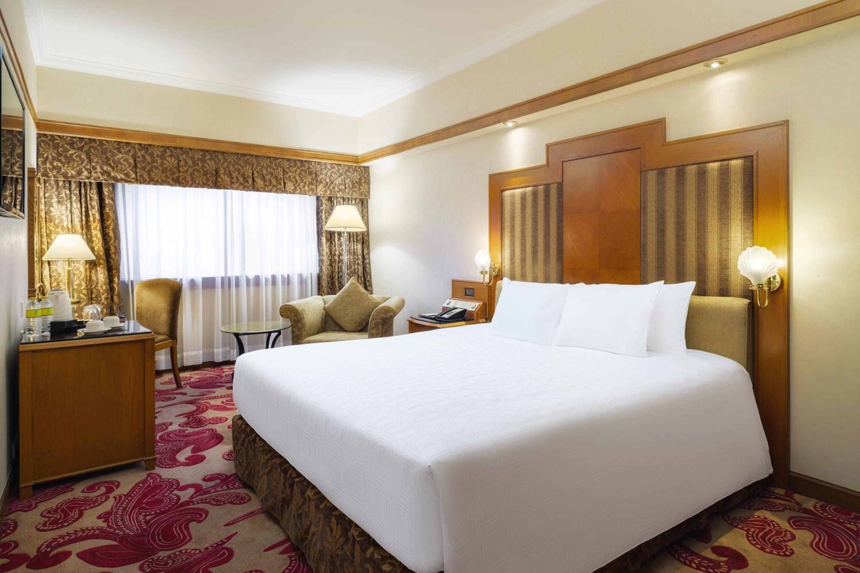 Deluxe King Room photo 1