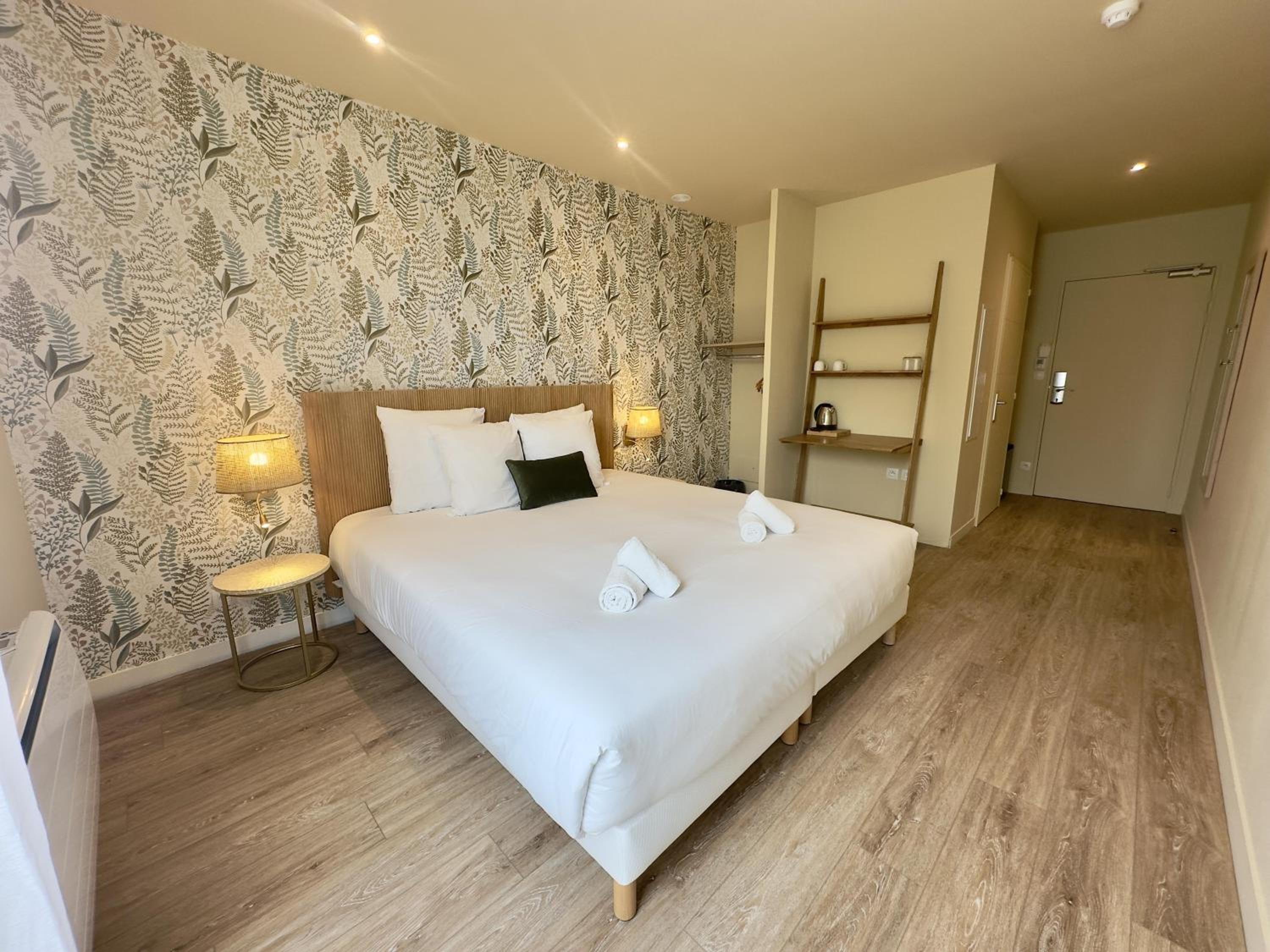 Superior King Room with Garden View - Non-Smoking
