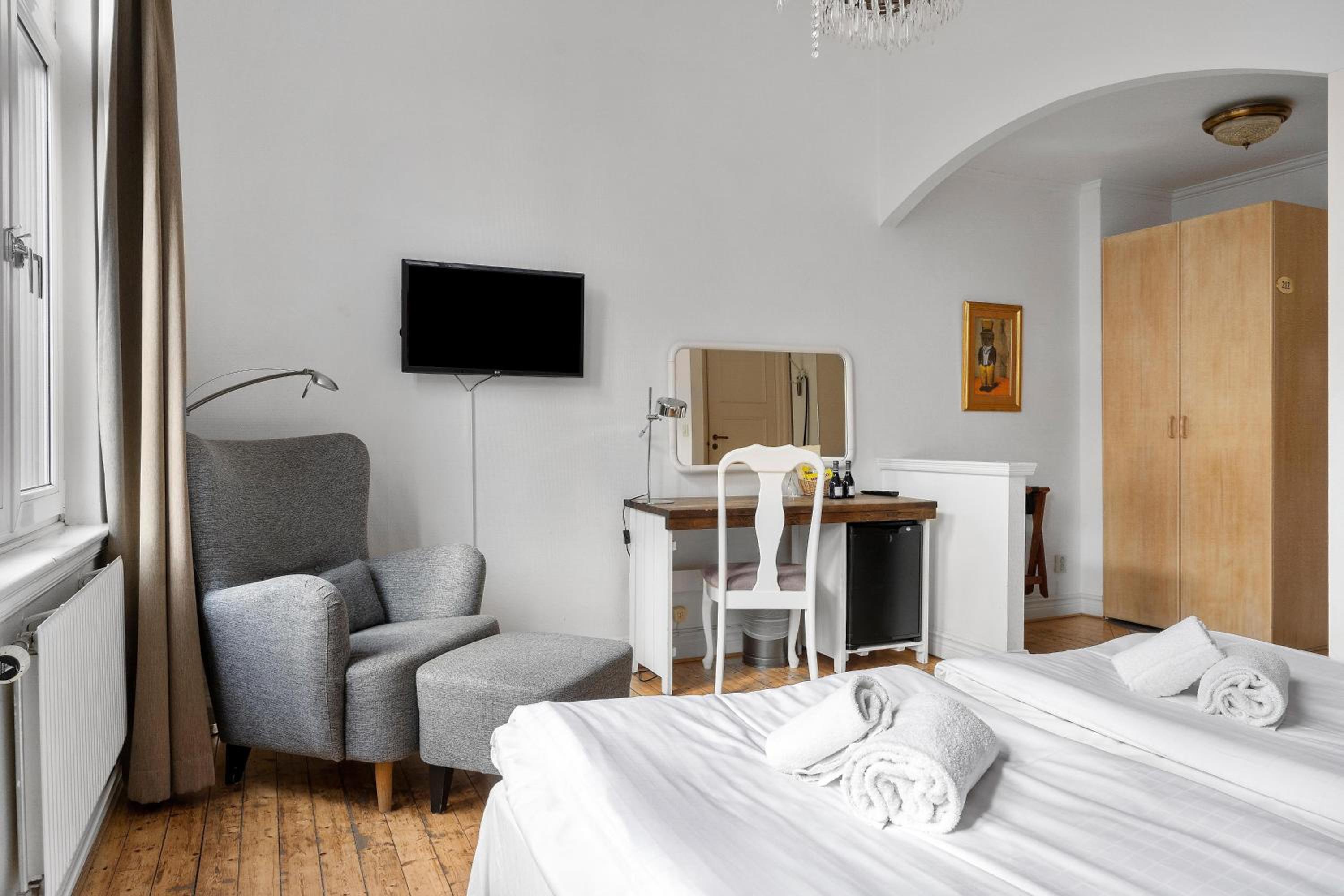 Standard Twin Room - Non-Smoking - Photo 4