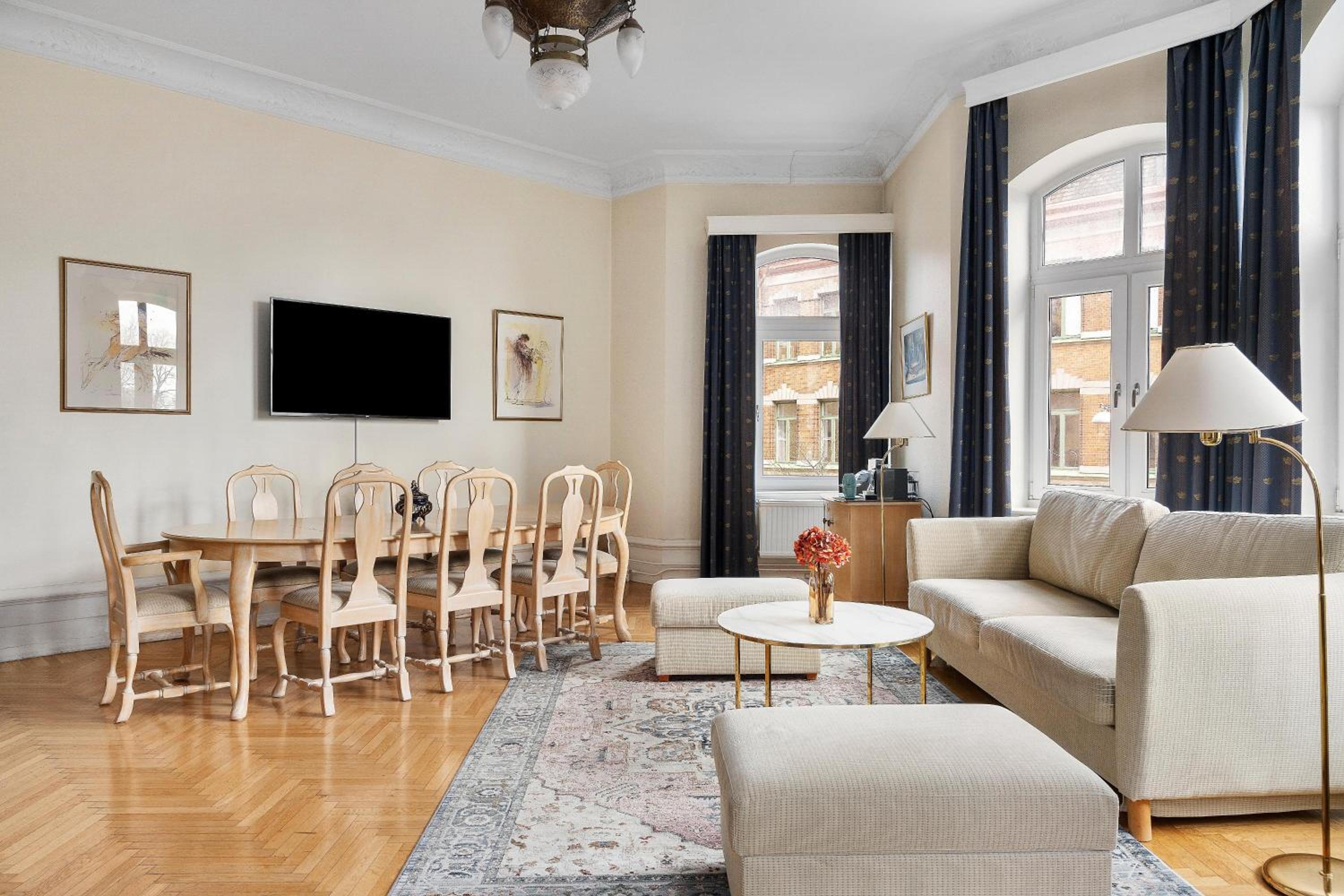 Executive King Suite - Non-Smoking - Photo 4