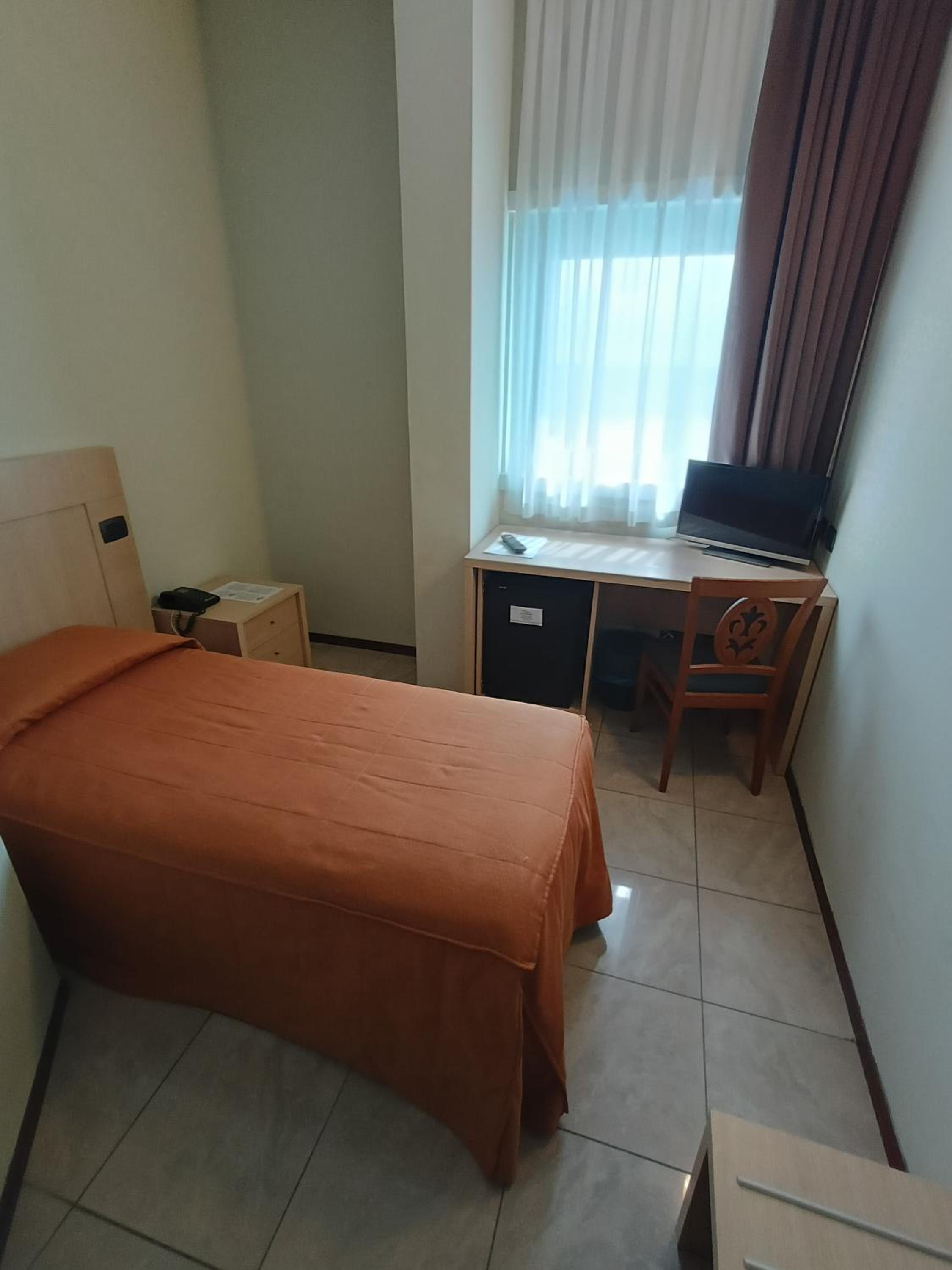 Small Single Room photo 1