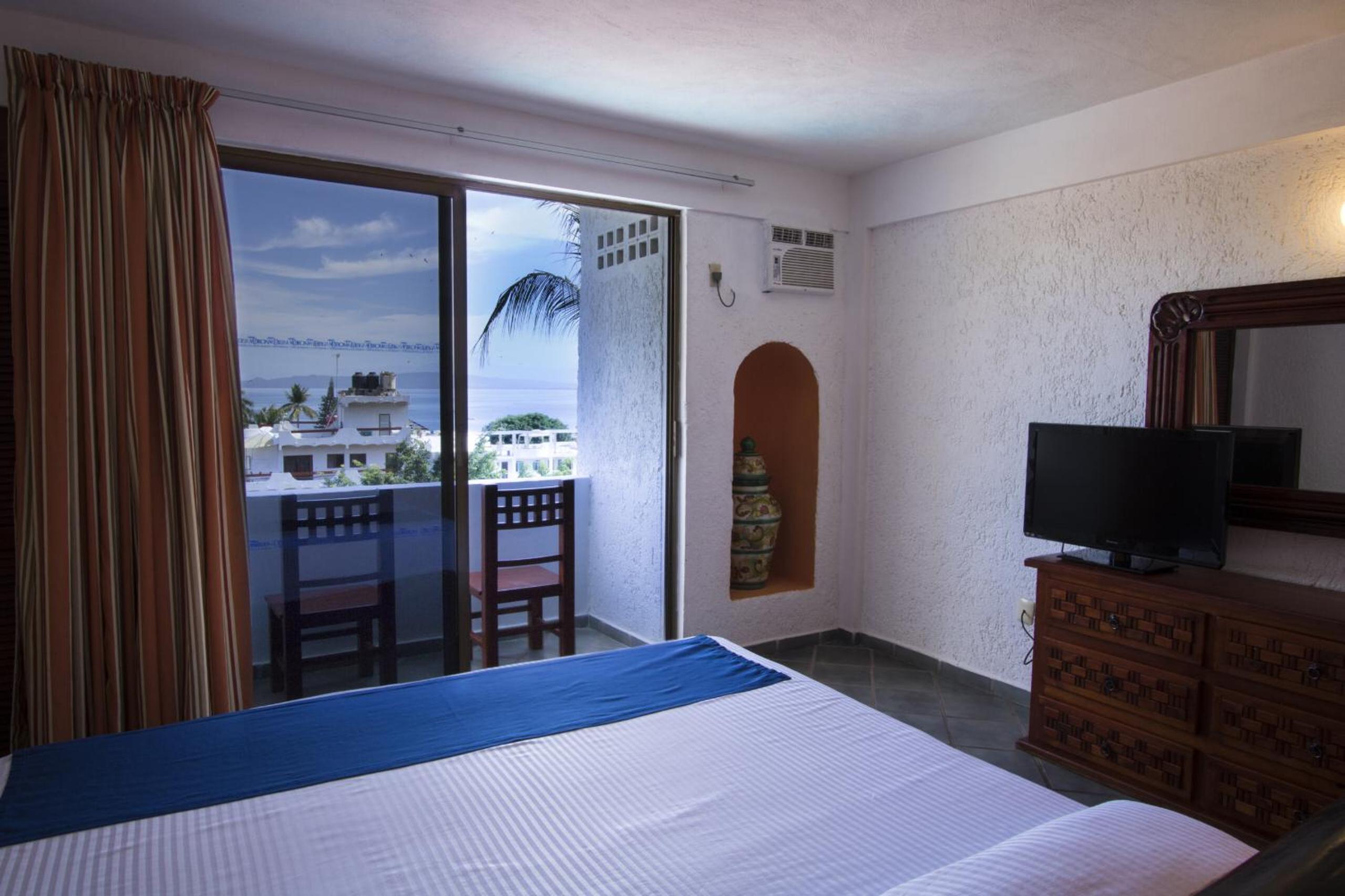 Standard Room, 1 King Bed - Photo 2
