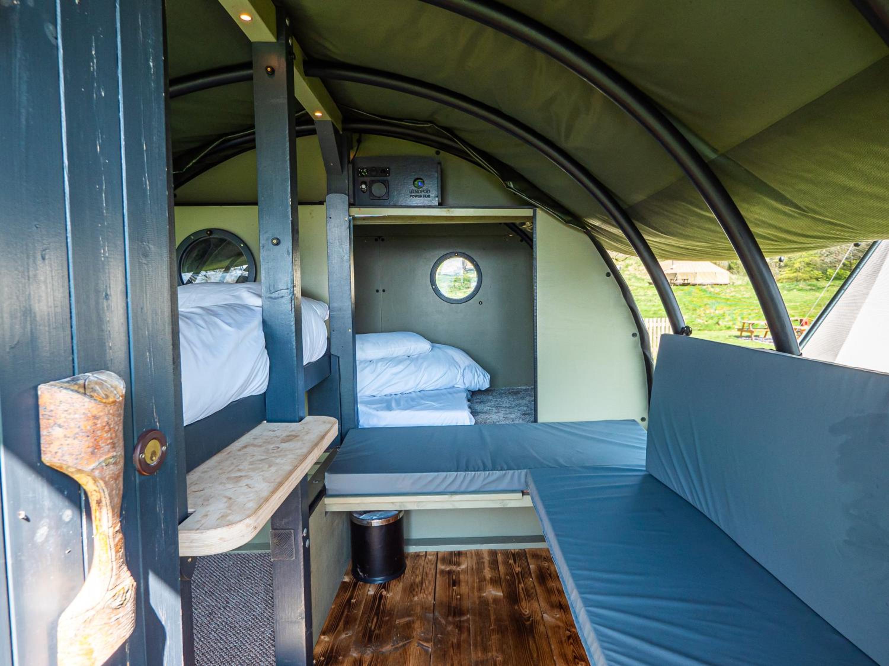 Landpod (2 Double Beds)