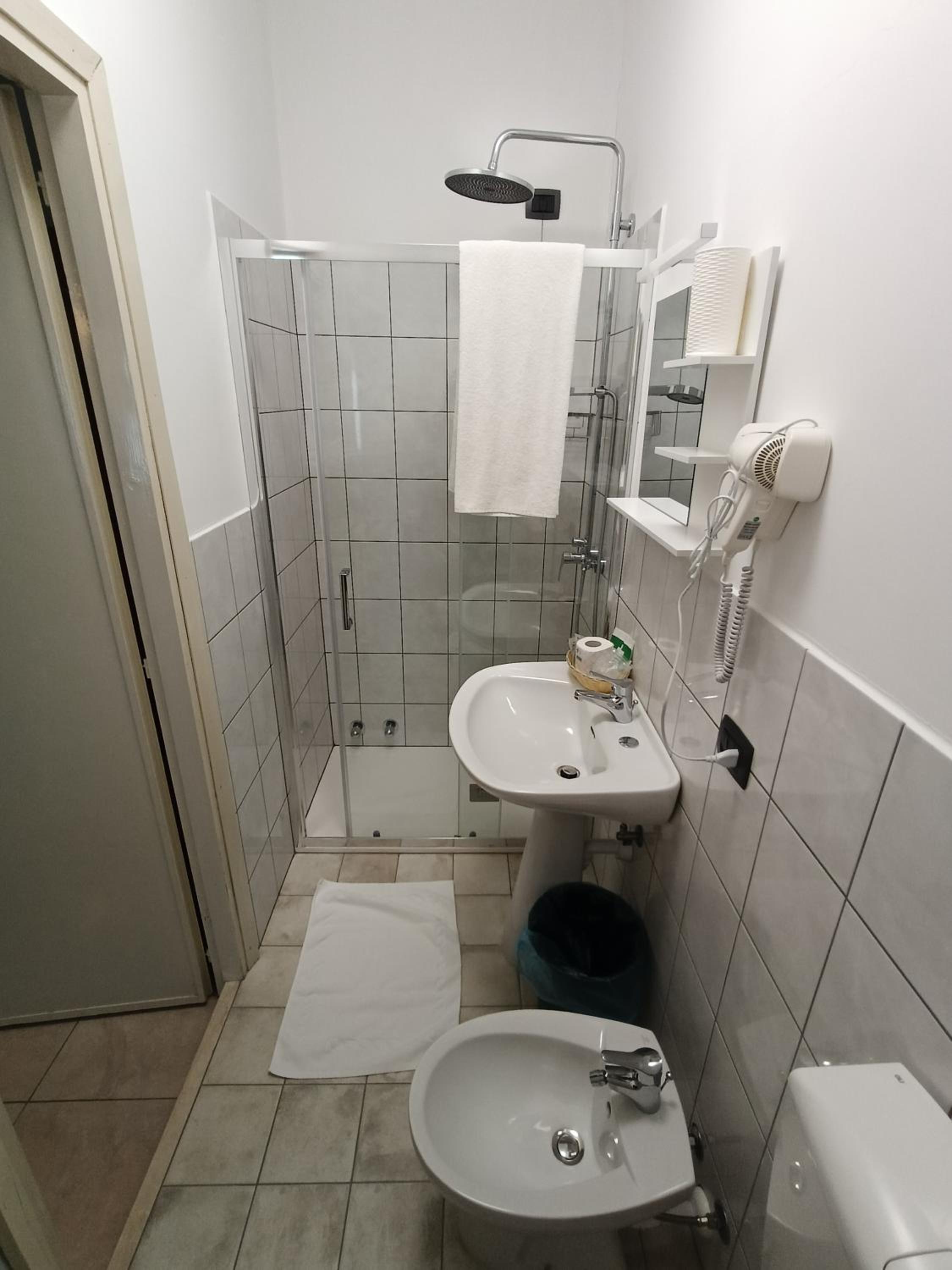 Small Single Room photo 2