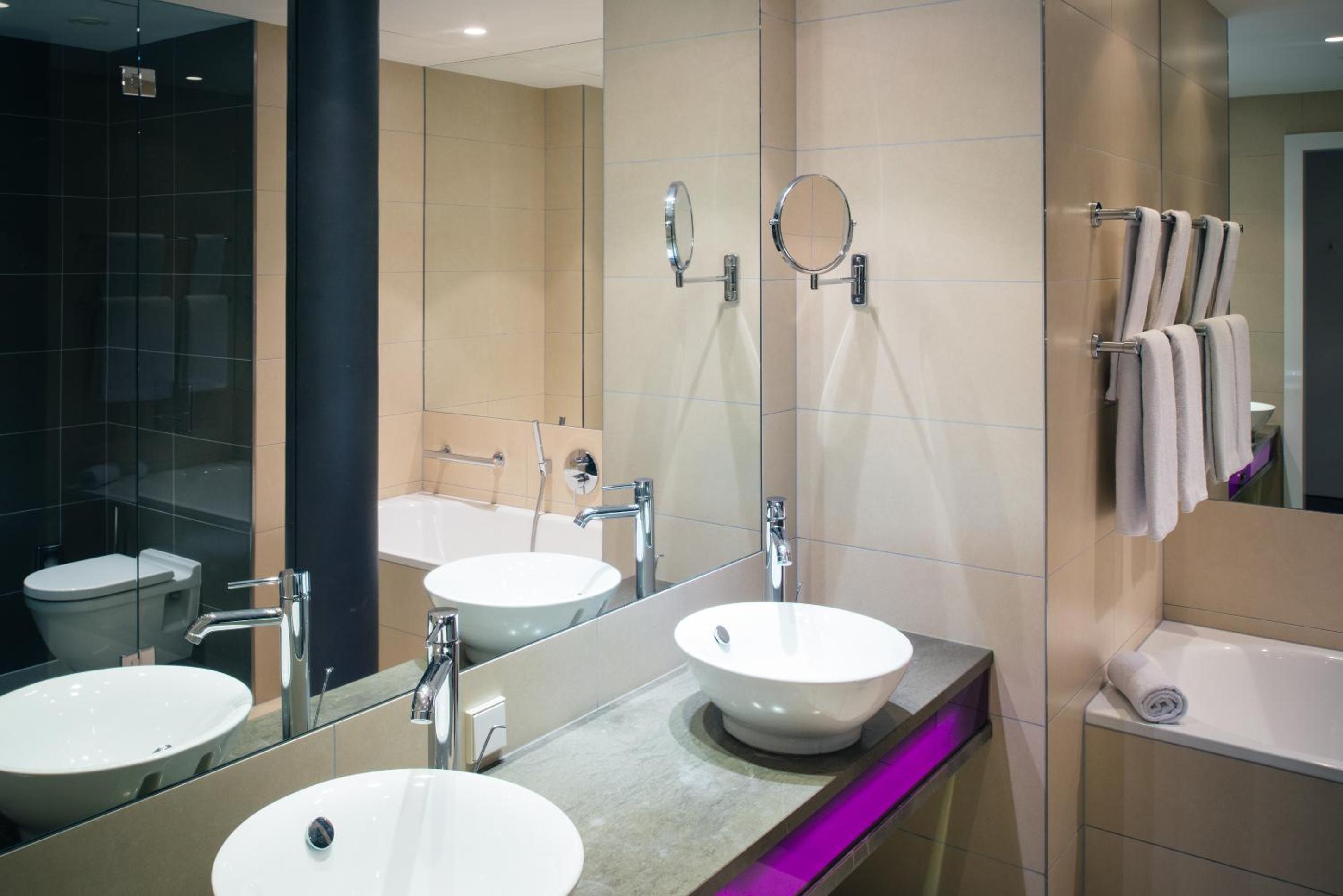 Mobility Accessible Room - Photo 4