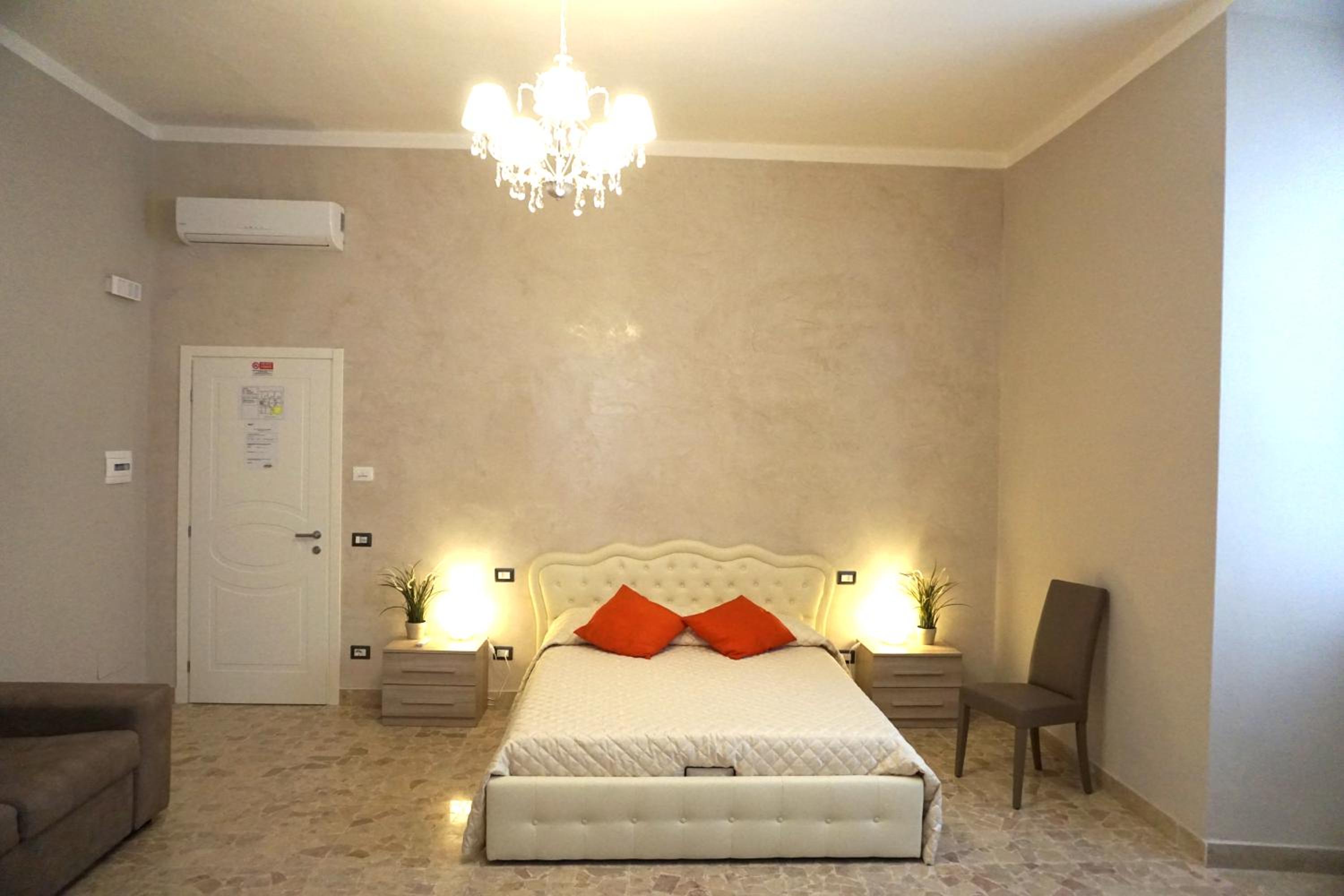 Deluxe Family Suite - Photo 8