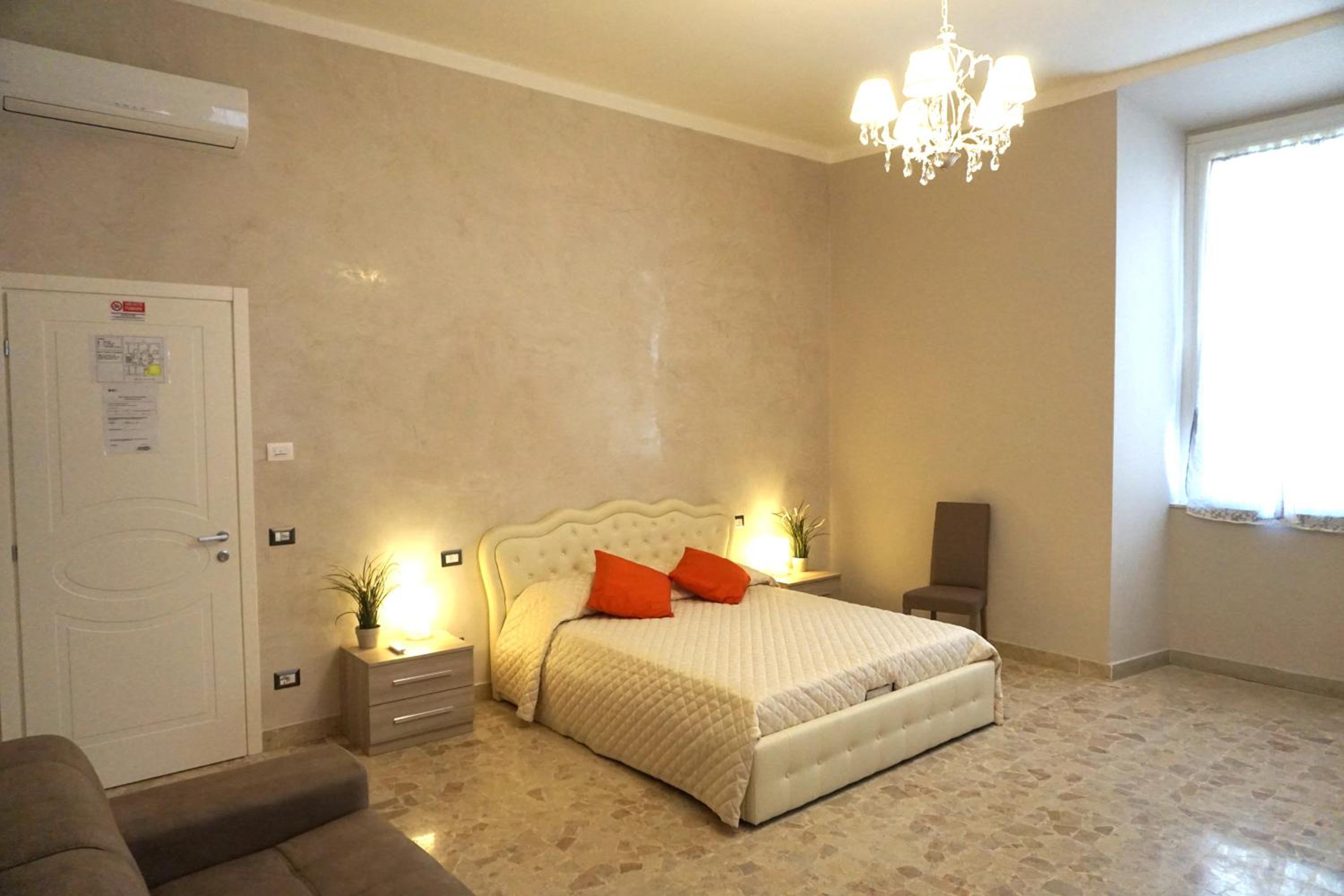 Deluxe Family Suite - Photo 9