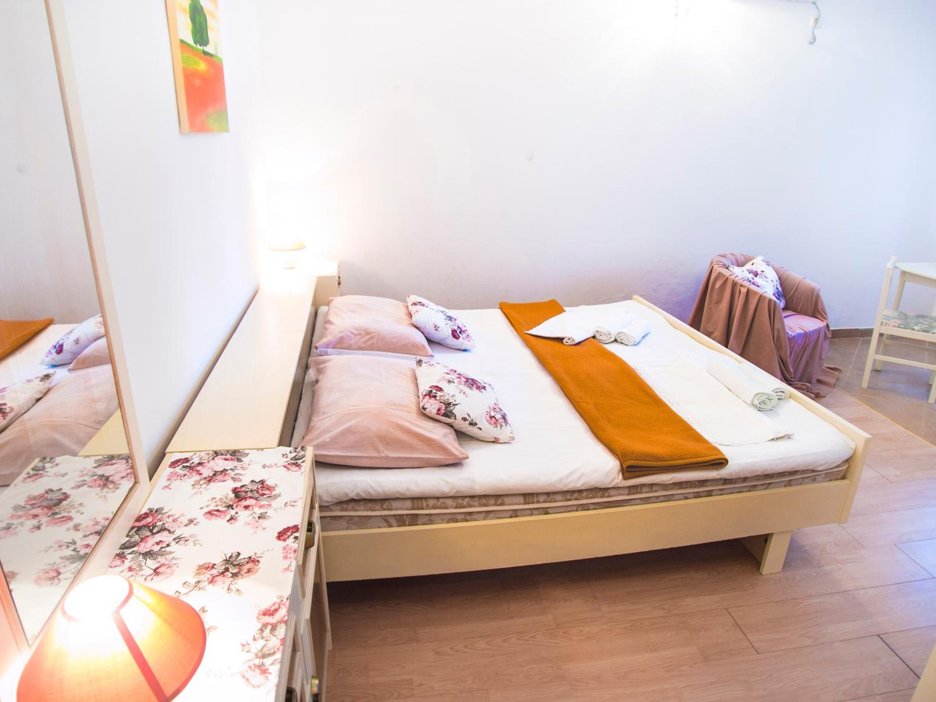 Studio Apartment with Patio and Garden View
