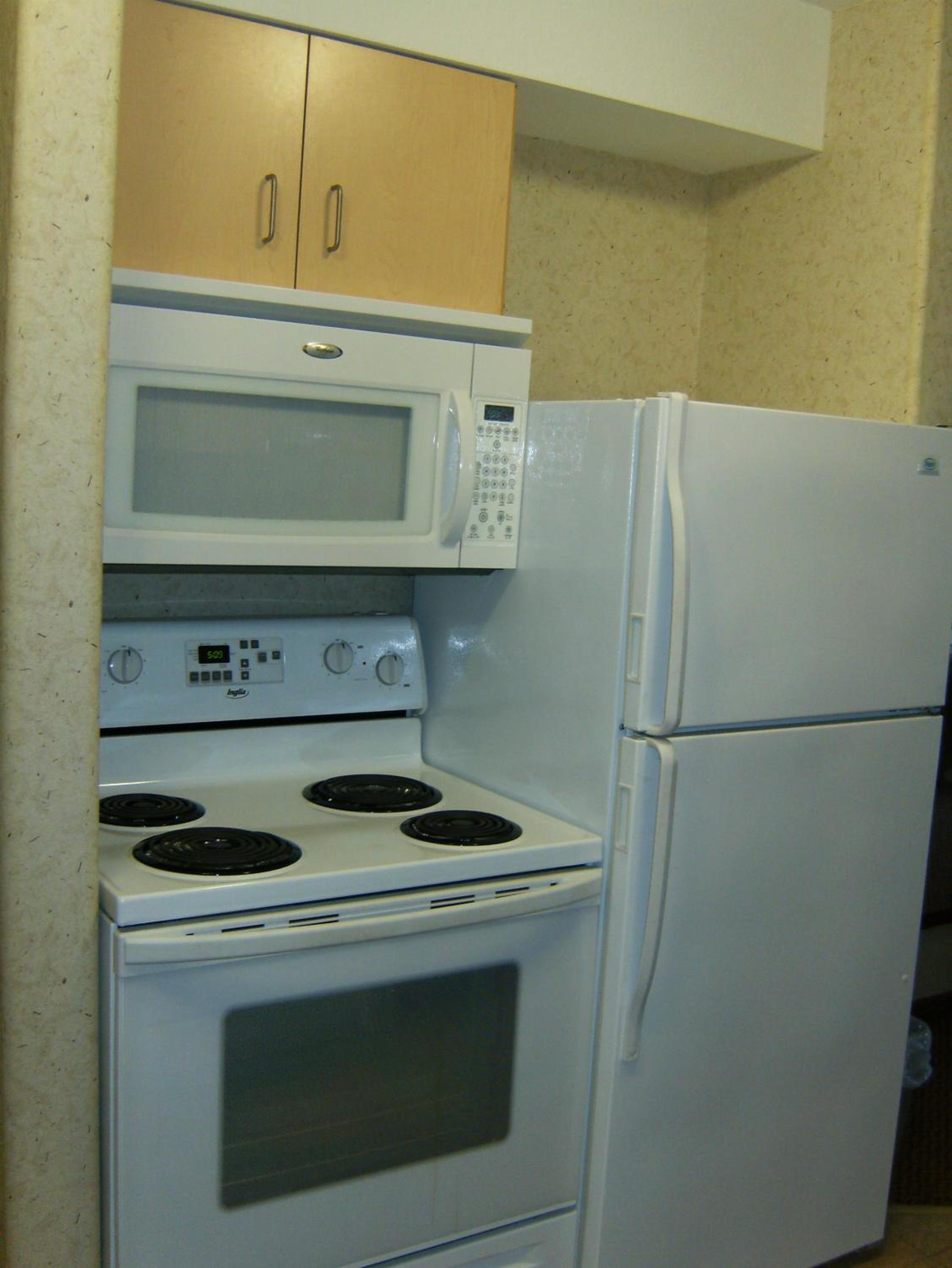 Family Room with One Queen Bed, Two Twin Beds, Sofa Bed and Full Kitchen - Non-Smoking - Photo 2