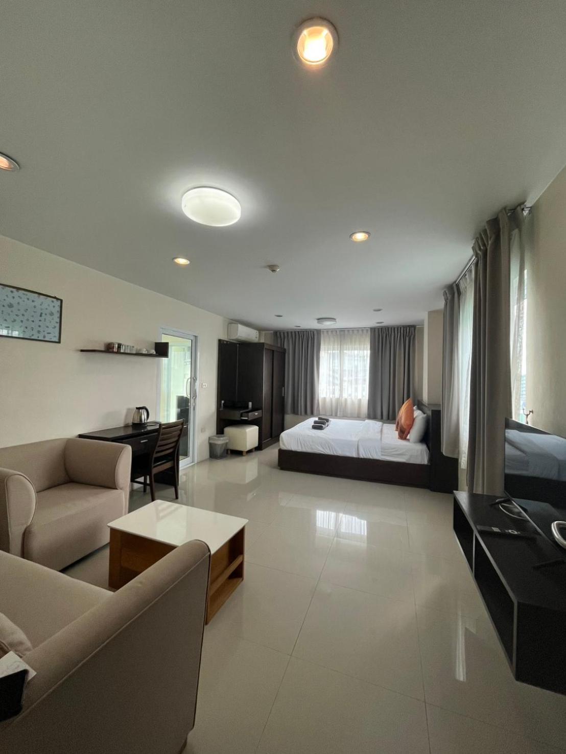Deluxe King Room photo 2