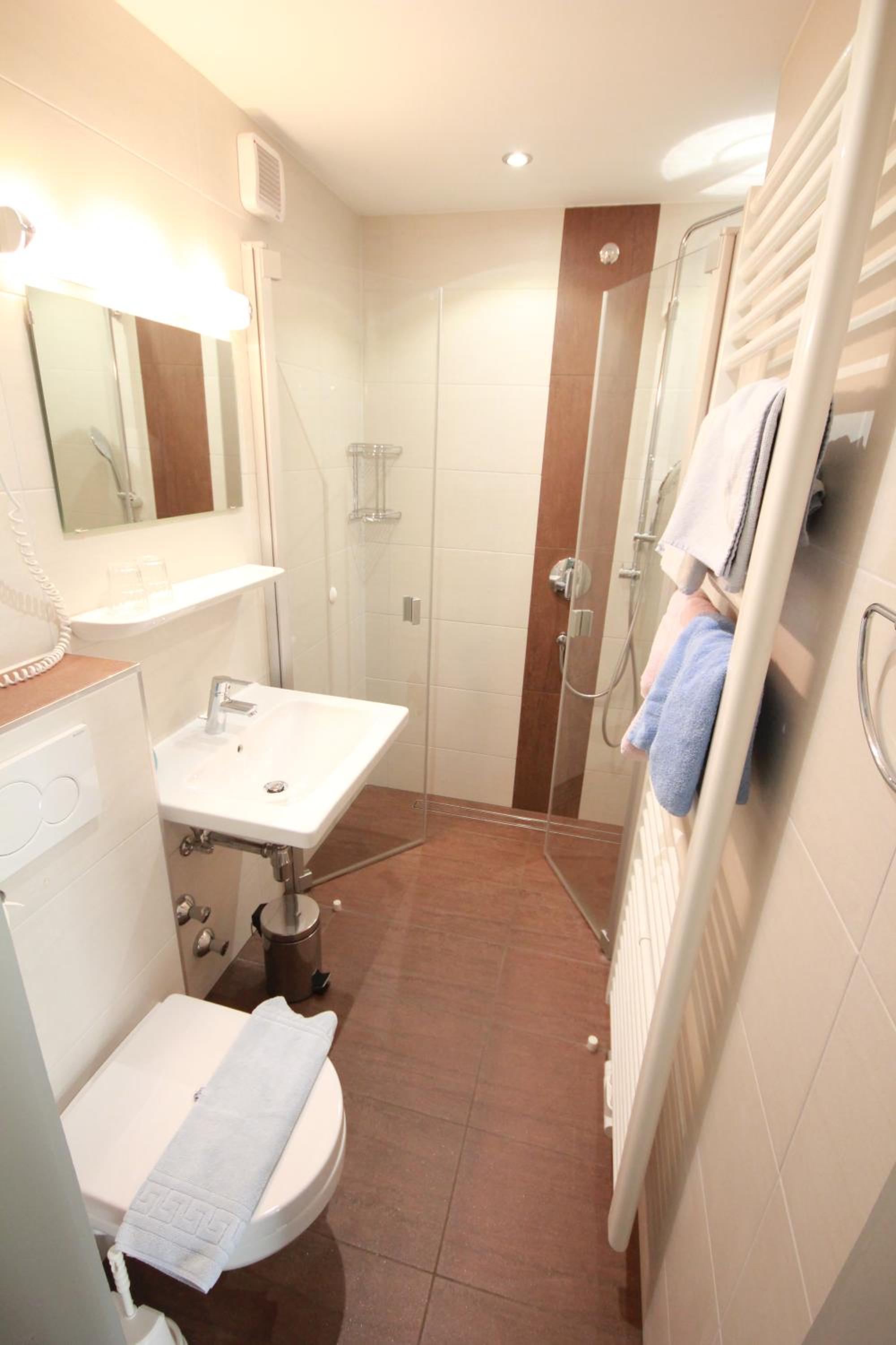 Standard Double Room with Balcony - Photo 7