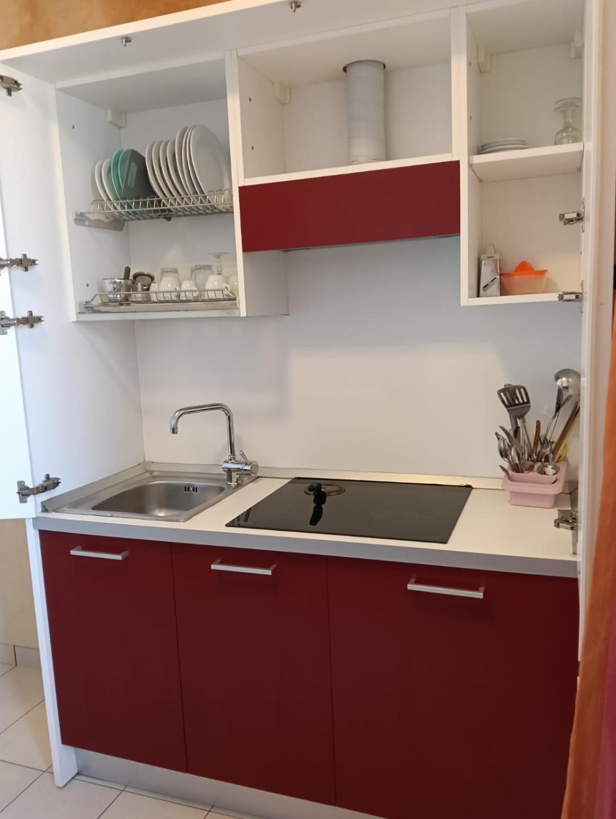 Deluxe One-Bedroom Apartment with City View photo 3