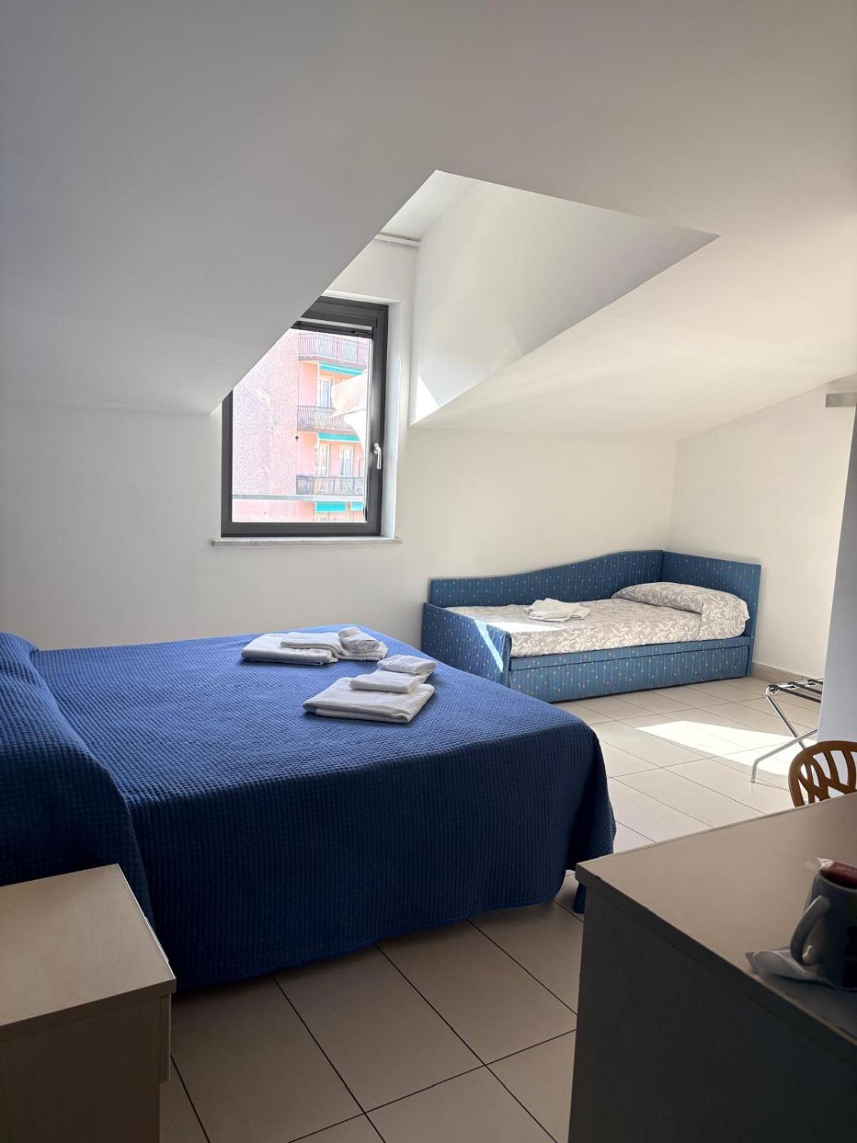 Triple Room with Terrace photo 2