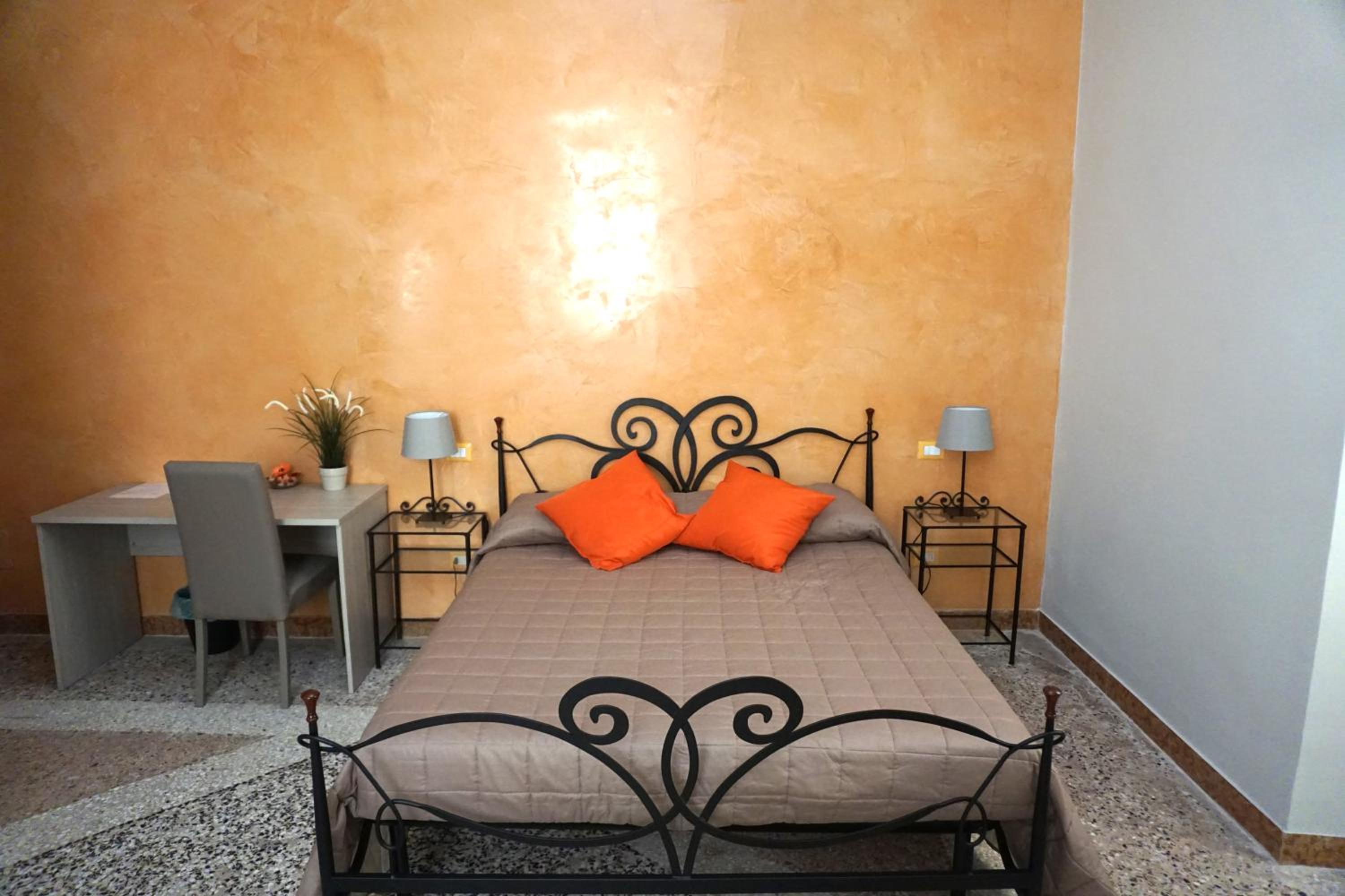 Deluxe Room (2 Adults + 1 Child) - Photo 12