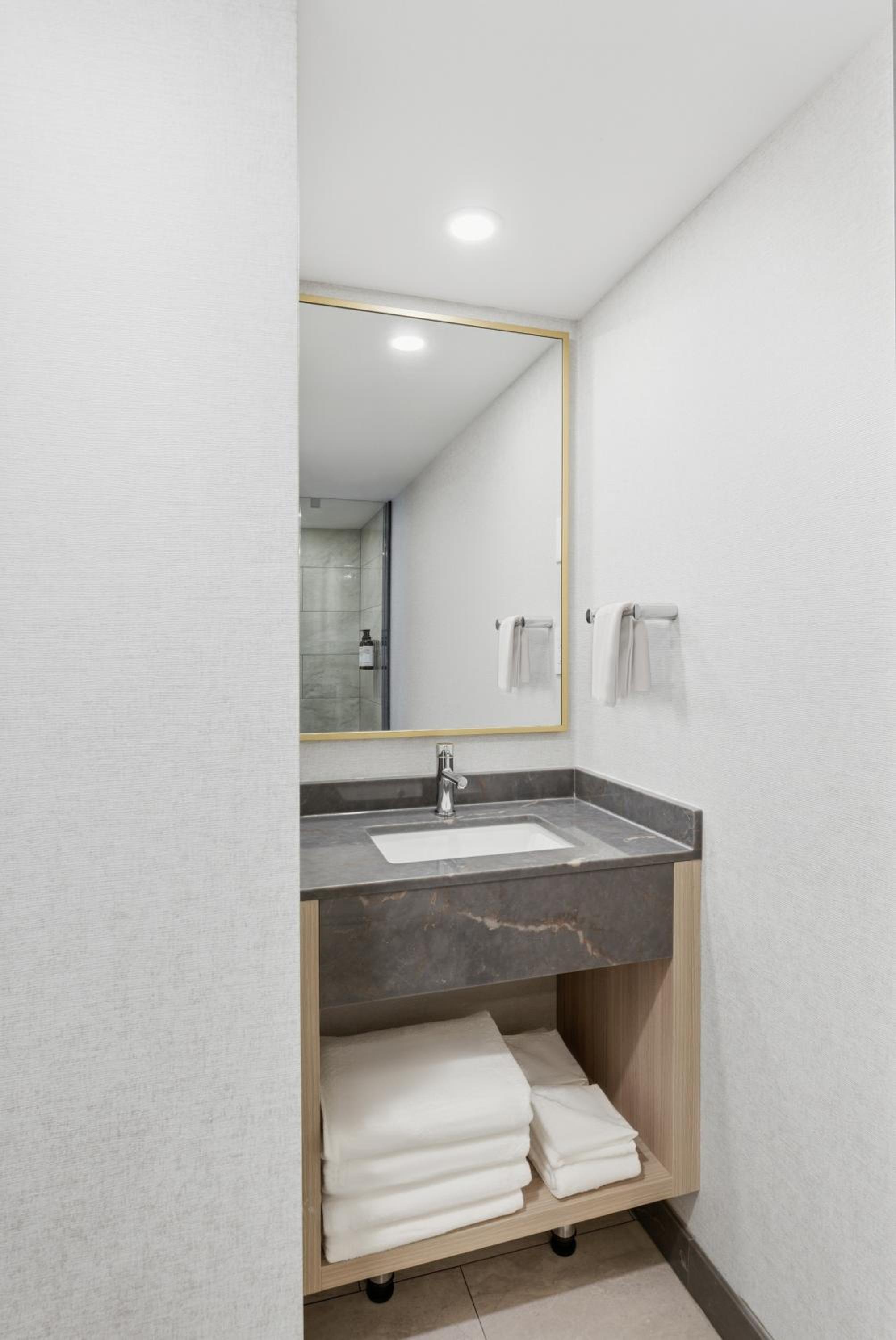 1 King Studio Cityview - Photo 3