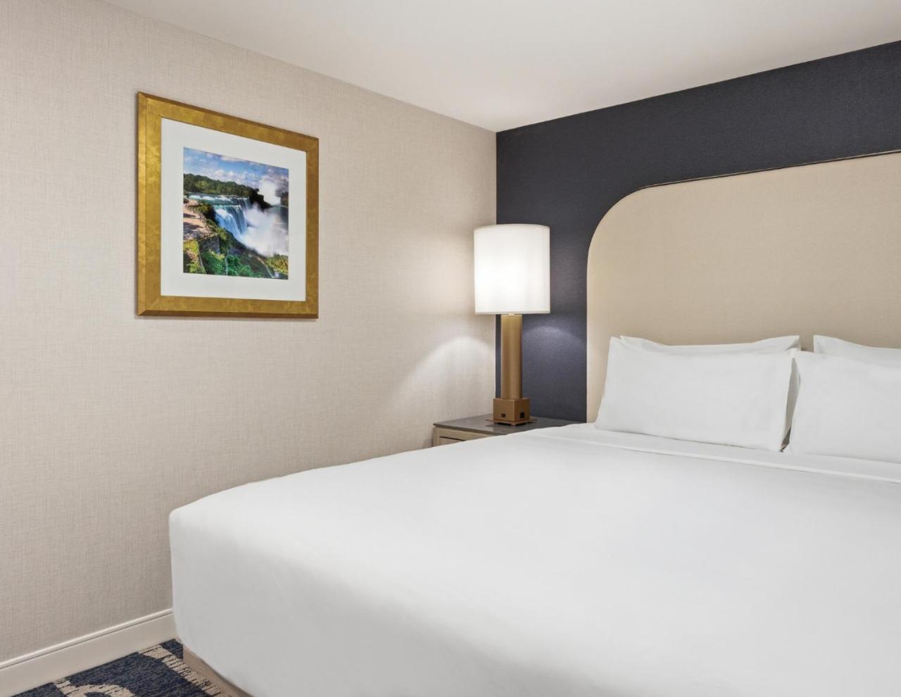 3 Beds Fallsview