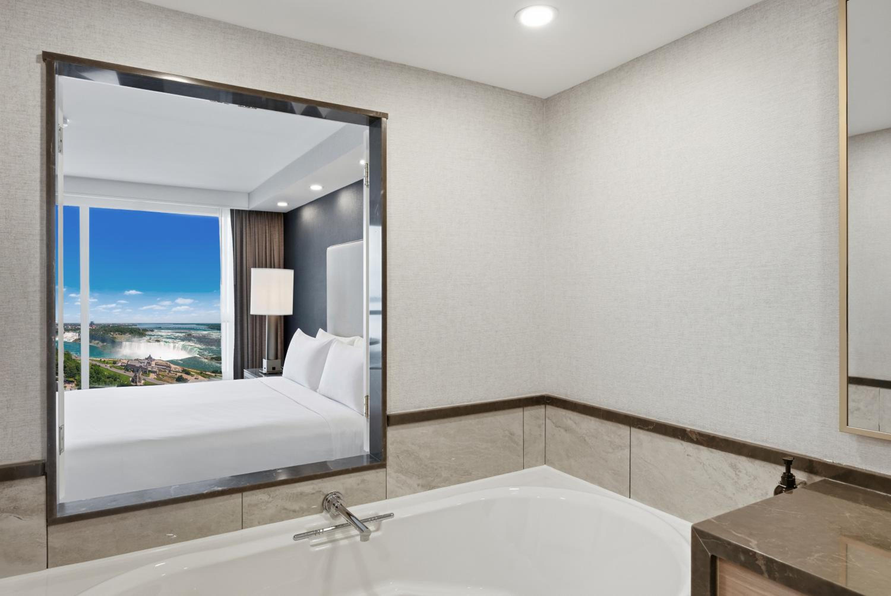 2 King Premium Fallsview Suite