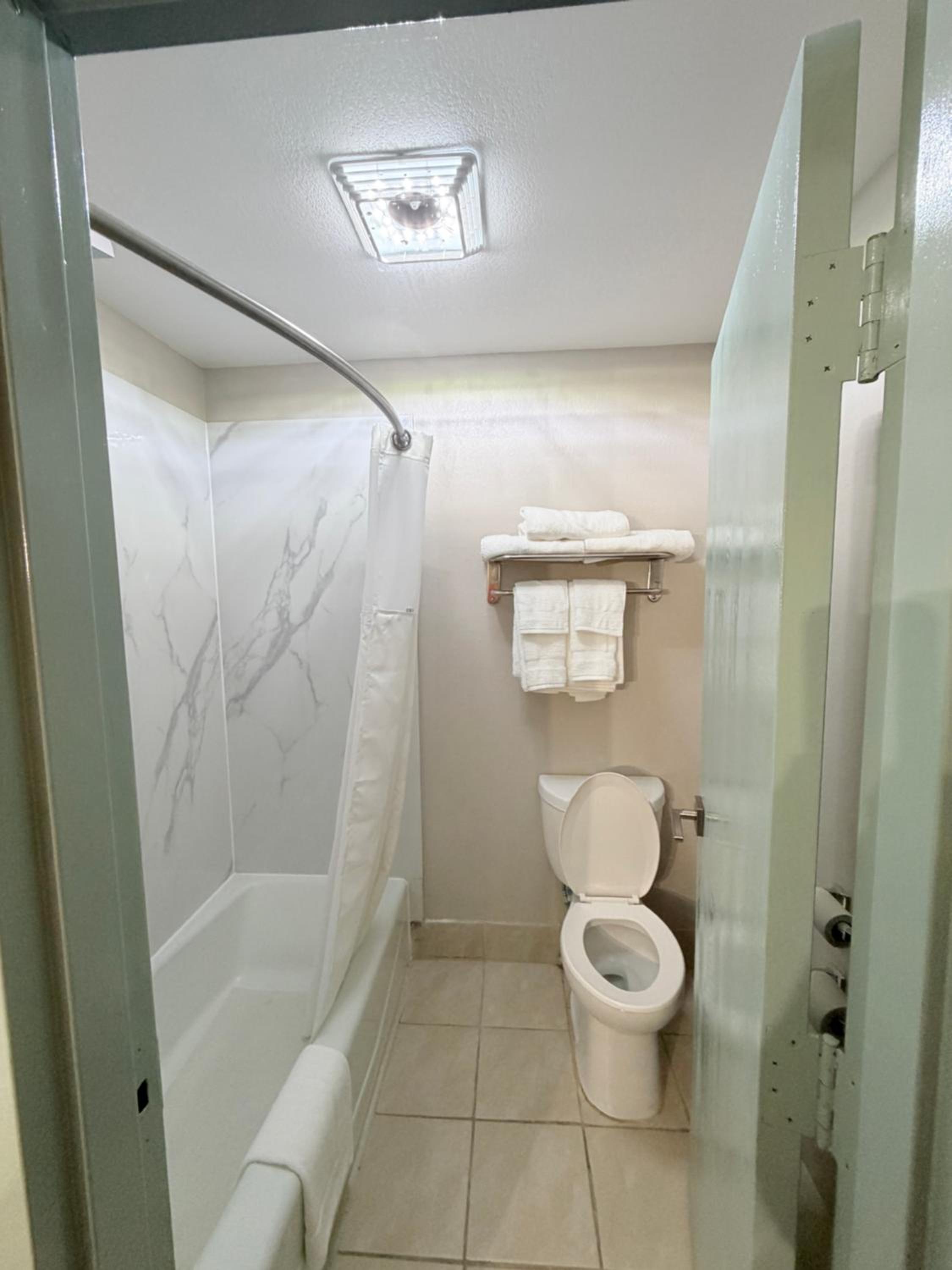 Deluxe King Rom with Courtyard View - Non-Smoking - Photo 12