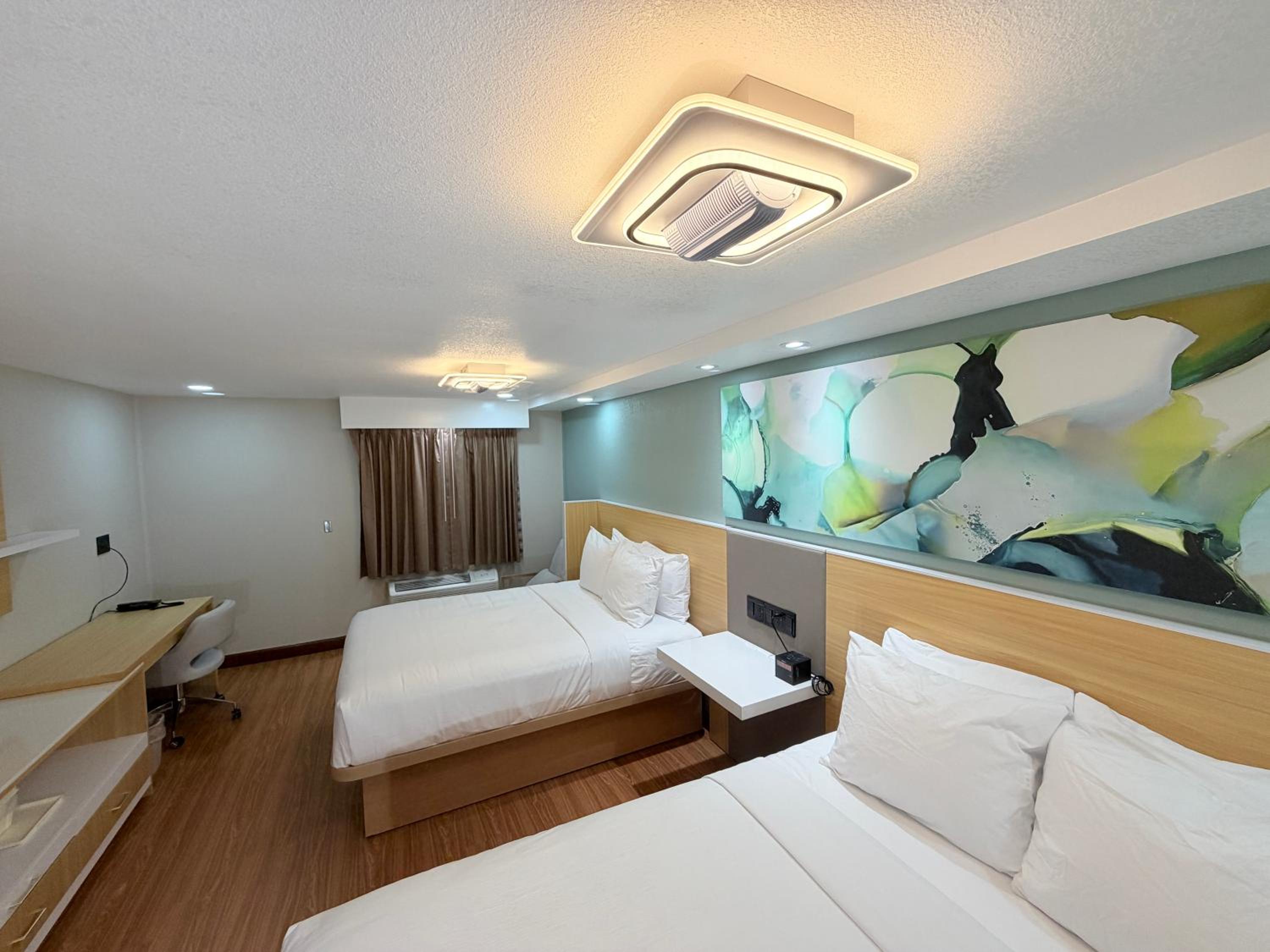 Family Suite with Two Queen Beds - Non-Smoking - Photo 1