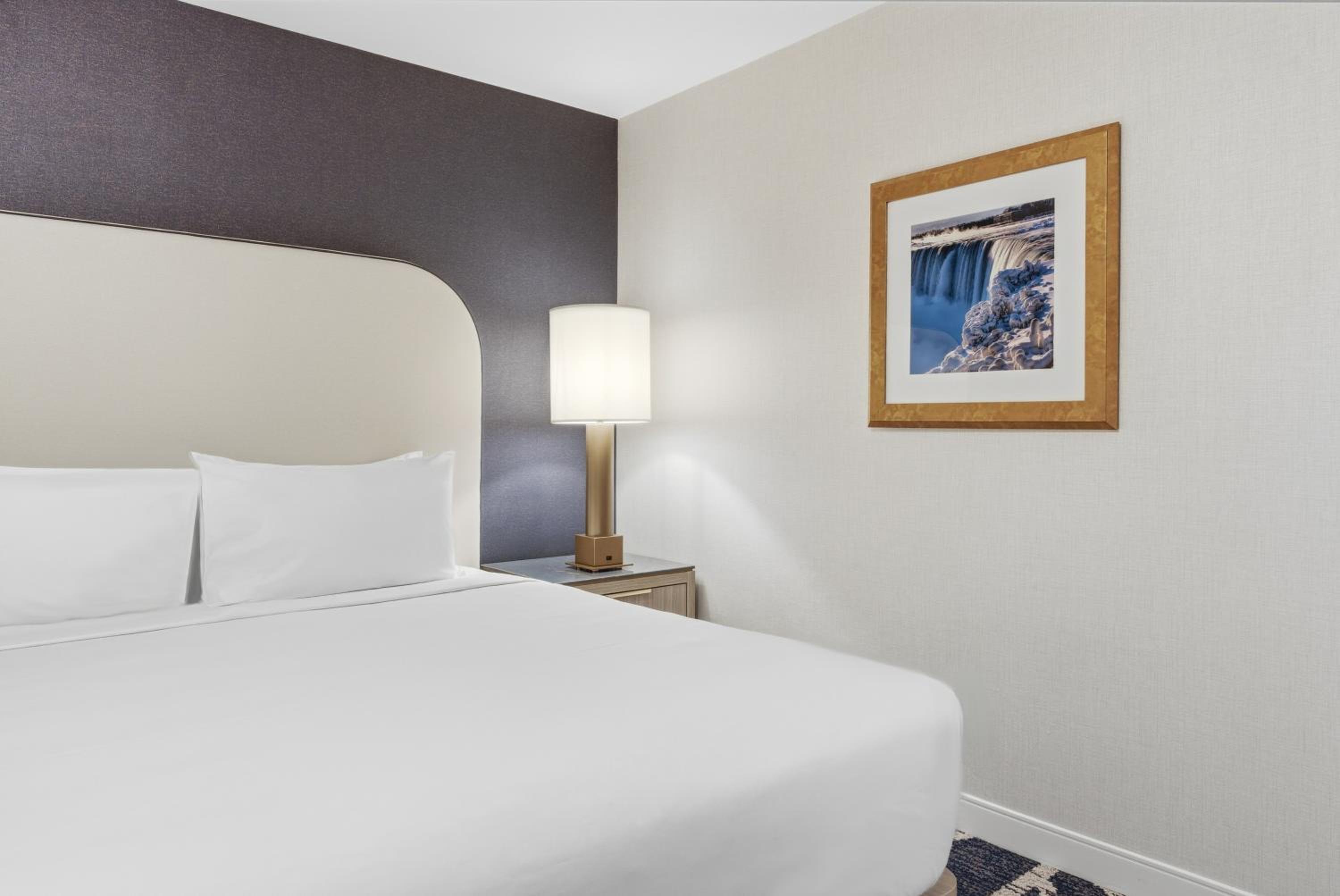 Fallsview Suite | Three Beds - Photo 3