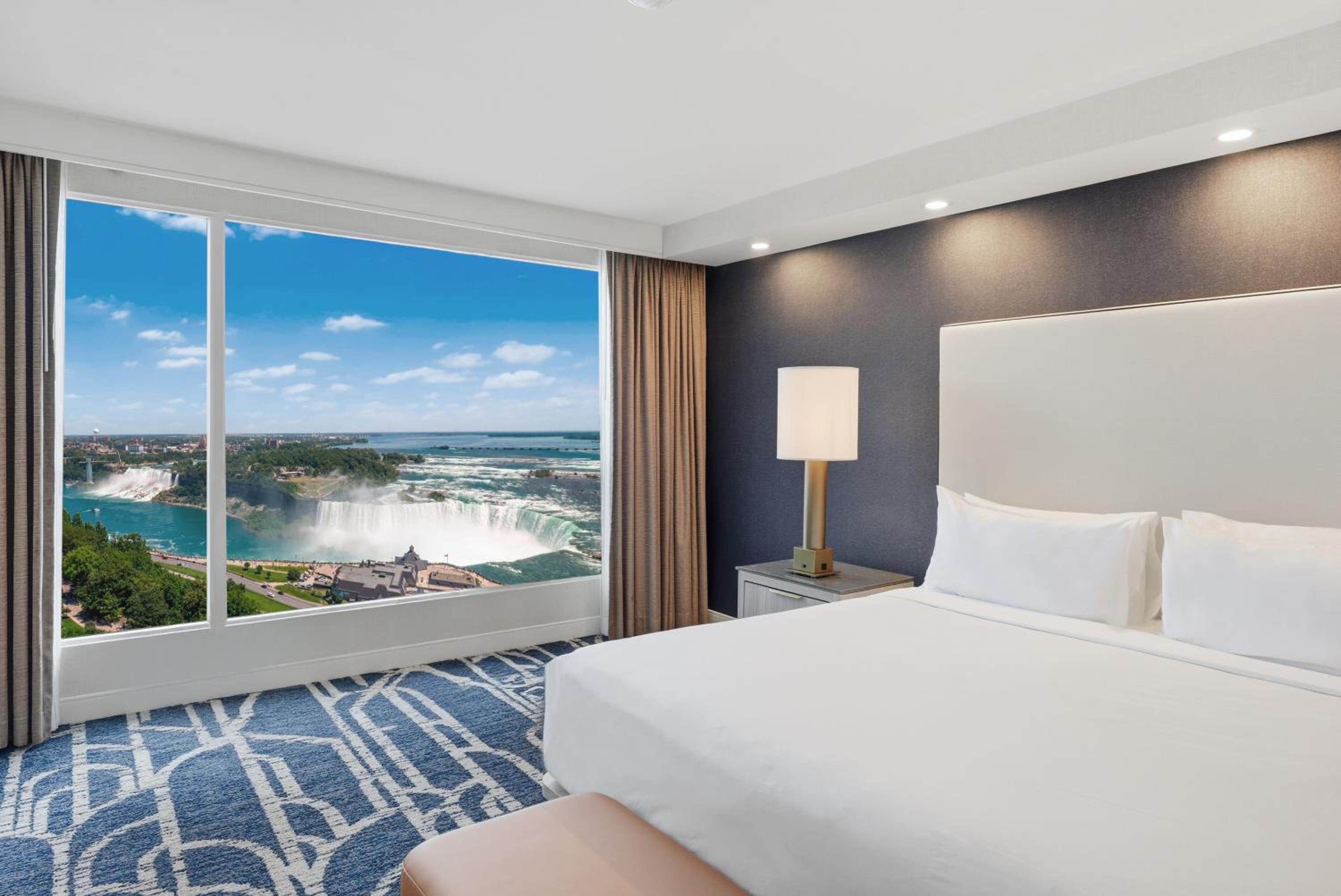 Premium Fallsview Suite | Three Beds | (Mid Floor)