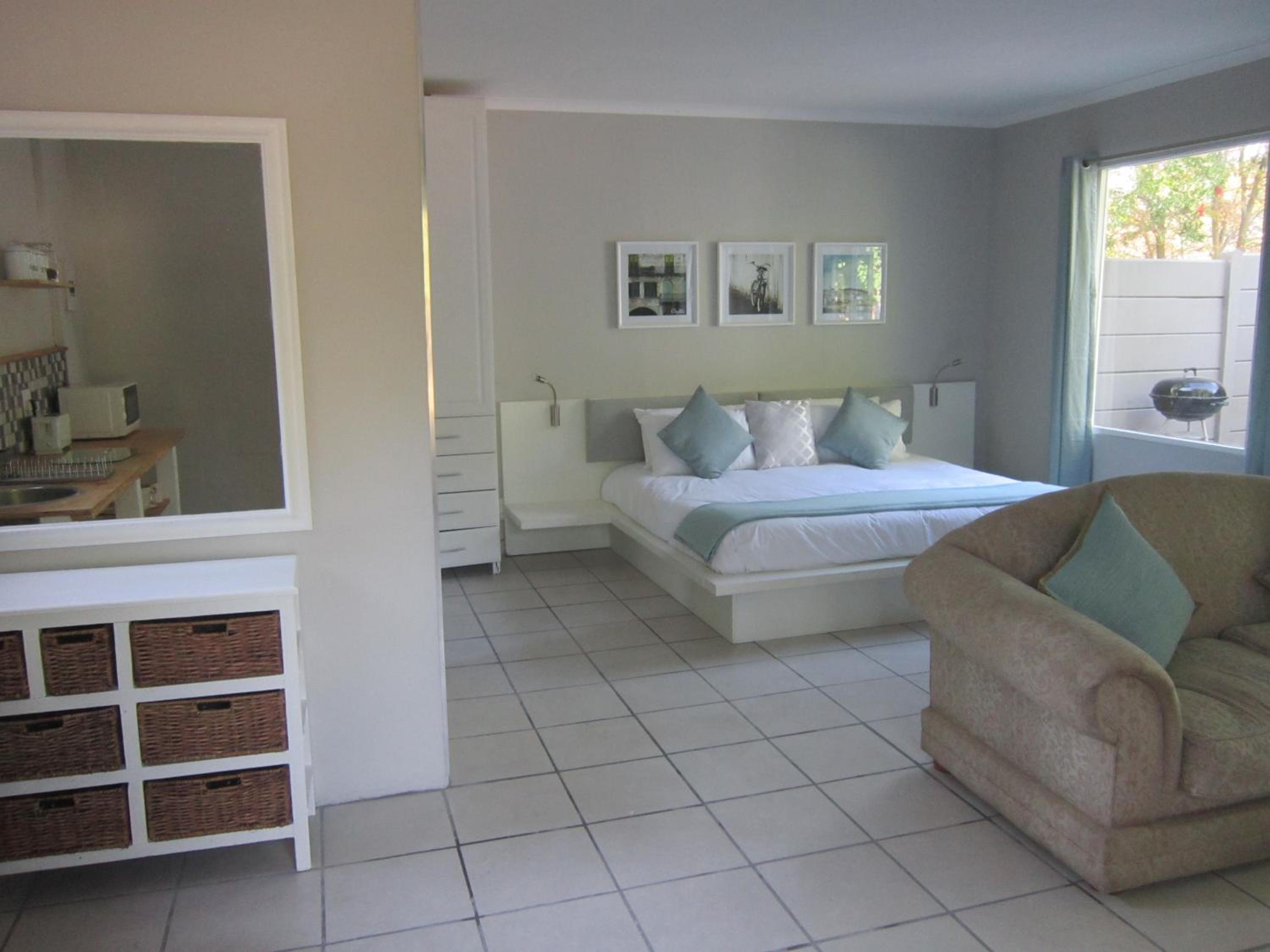 Studio Apartment photo 1