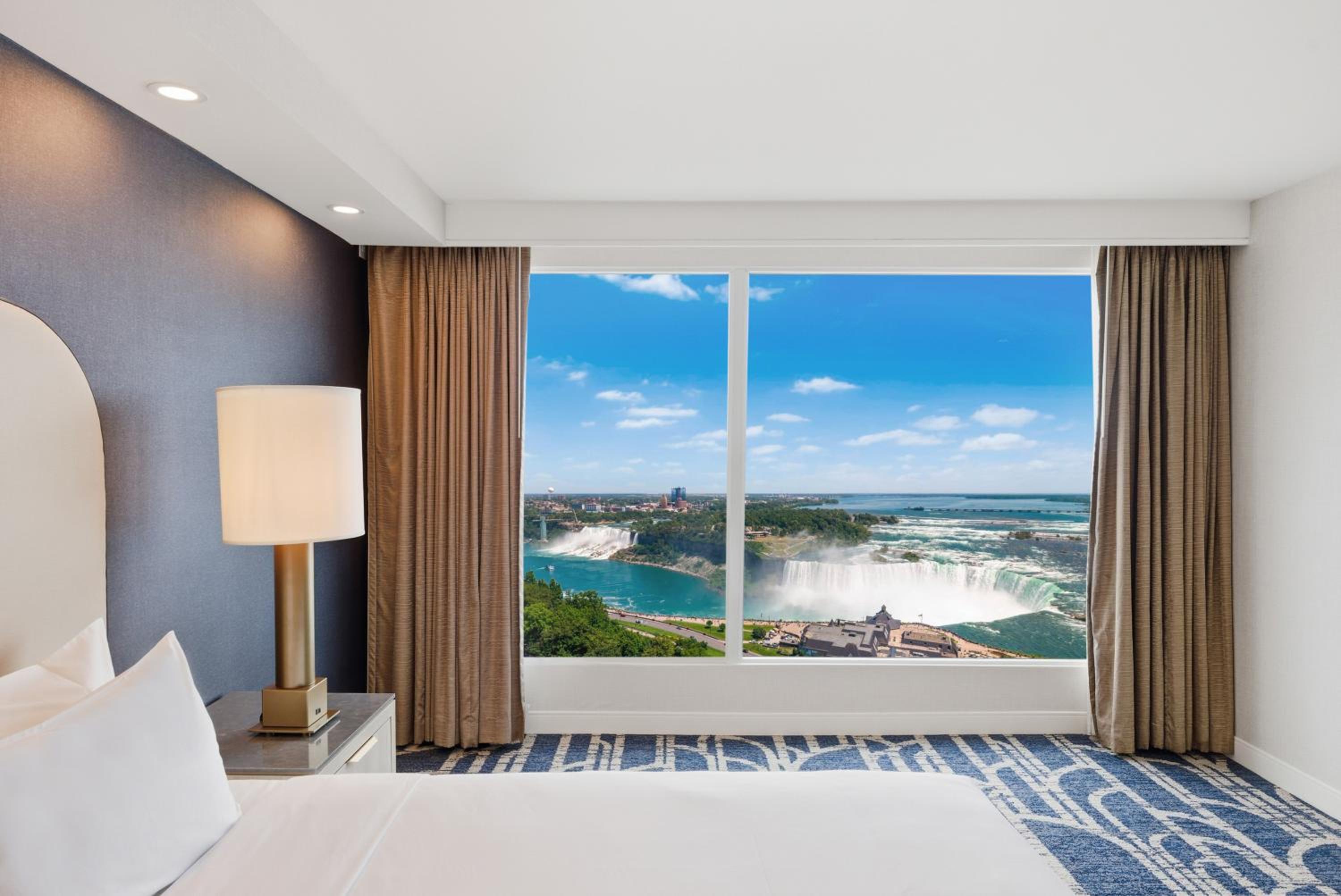 Premium Fallsview Suite | Four Beds | Two Bathrooms | (High Floor)