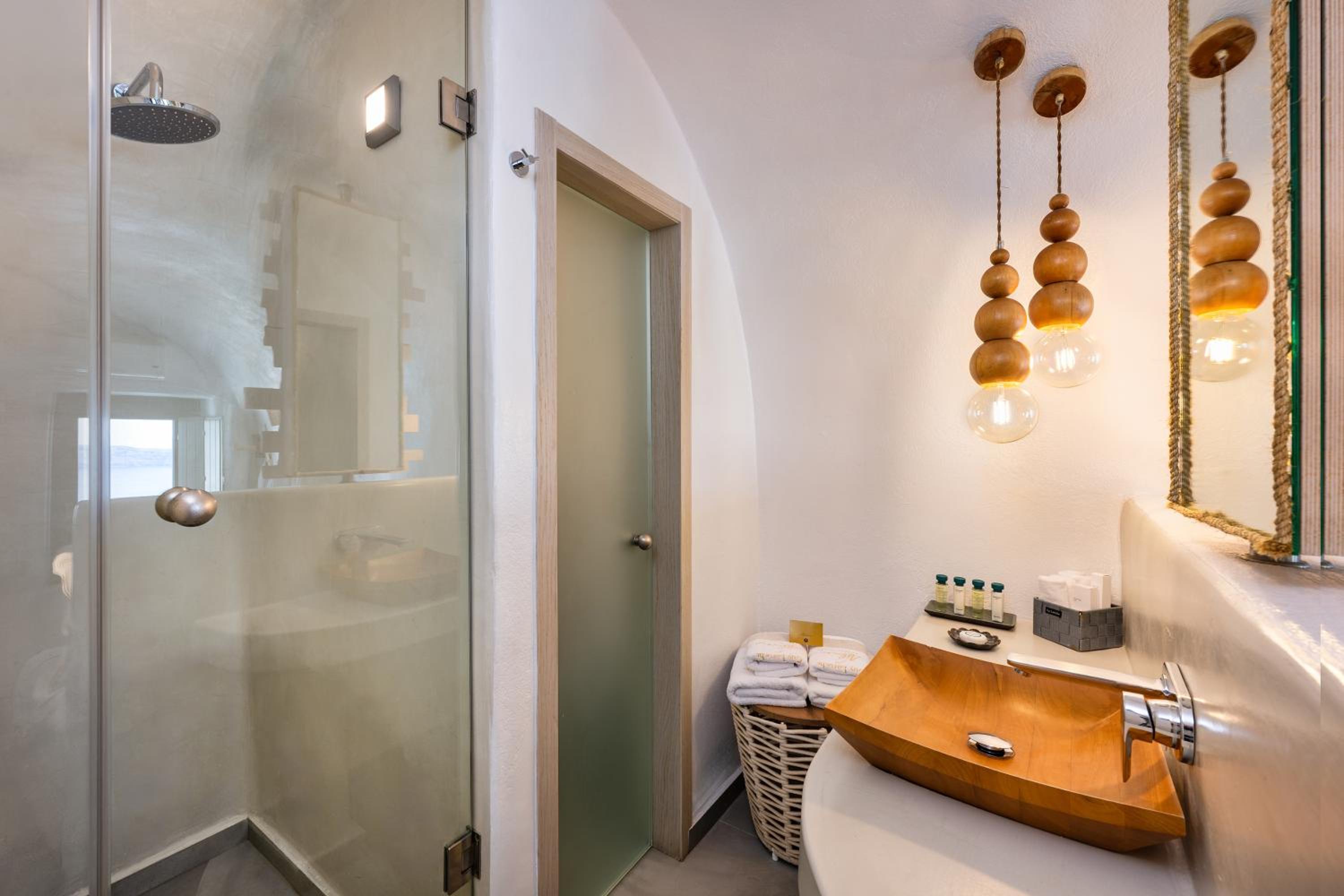 Cozy Suite Outdoor Jacuzzi - Photo 4