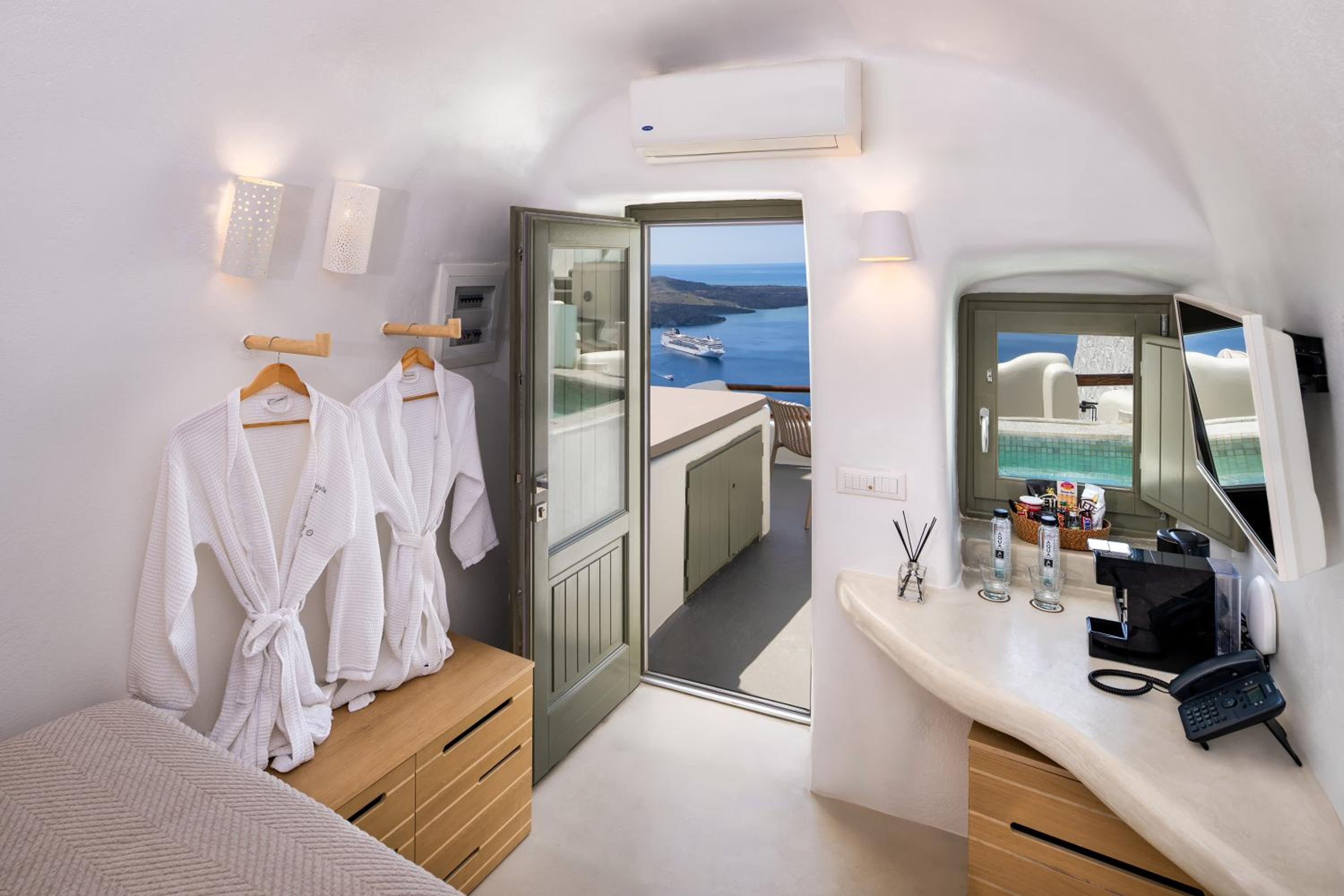 Cozy Suite Outdoor Jacuzzi - Photo 2