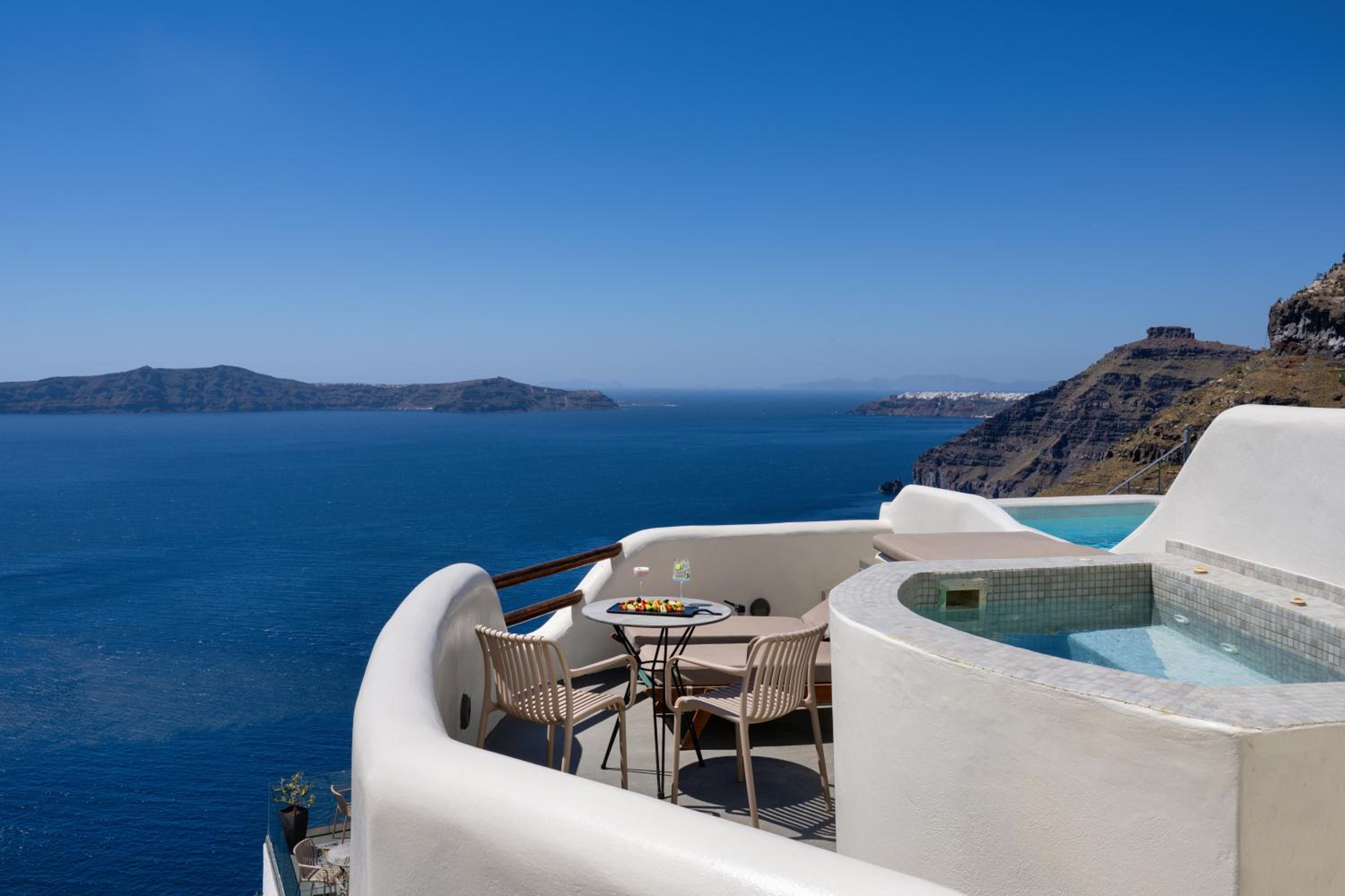 Cozy Suite Outdoor Jacuzzi - Photo 1