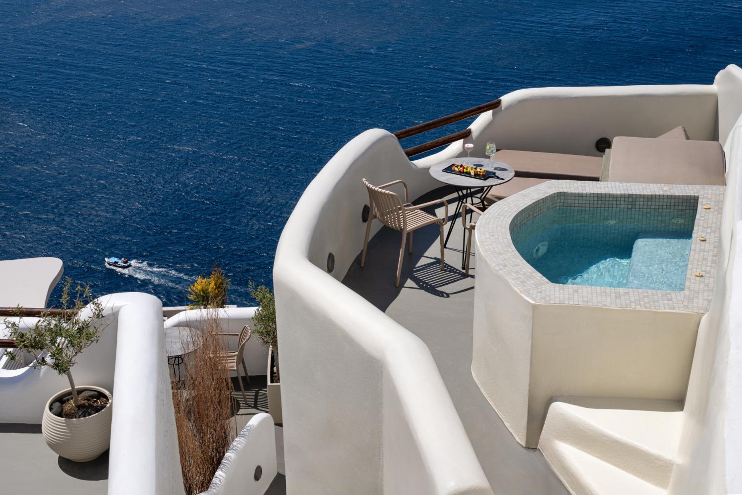 Cozy Suite Outdoor Jacuzzi - Photo 8