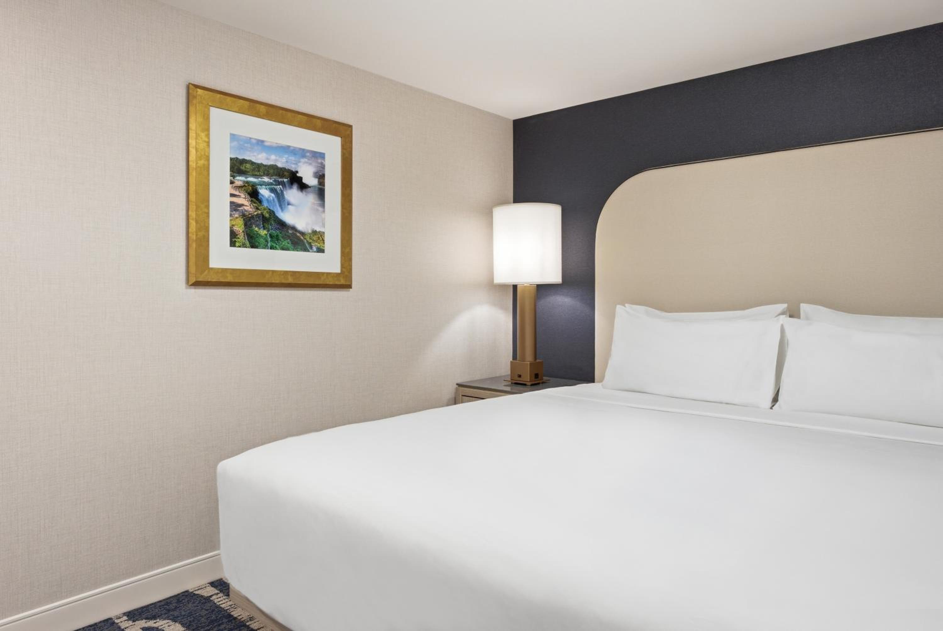 Fallsview Suite | Four Queen Beds | (High Floor)