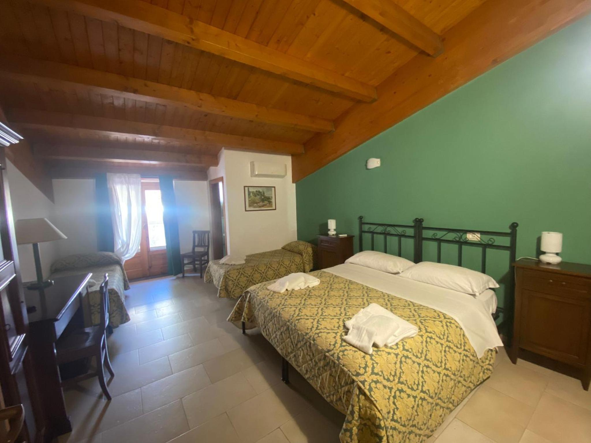 Quadruple Room with Bath photo 1