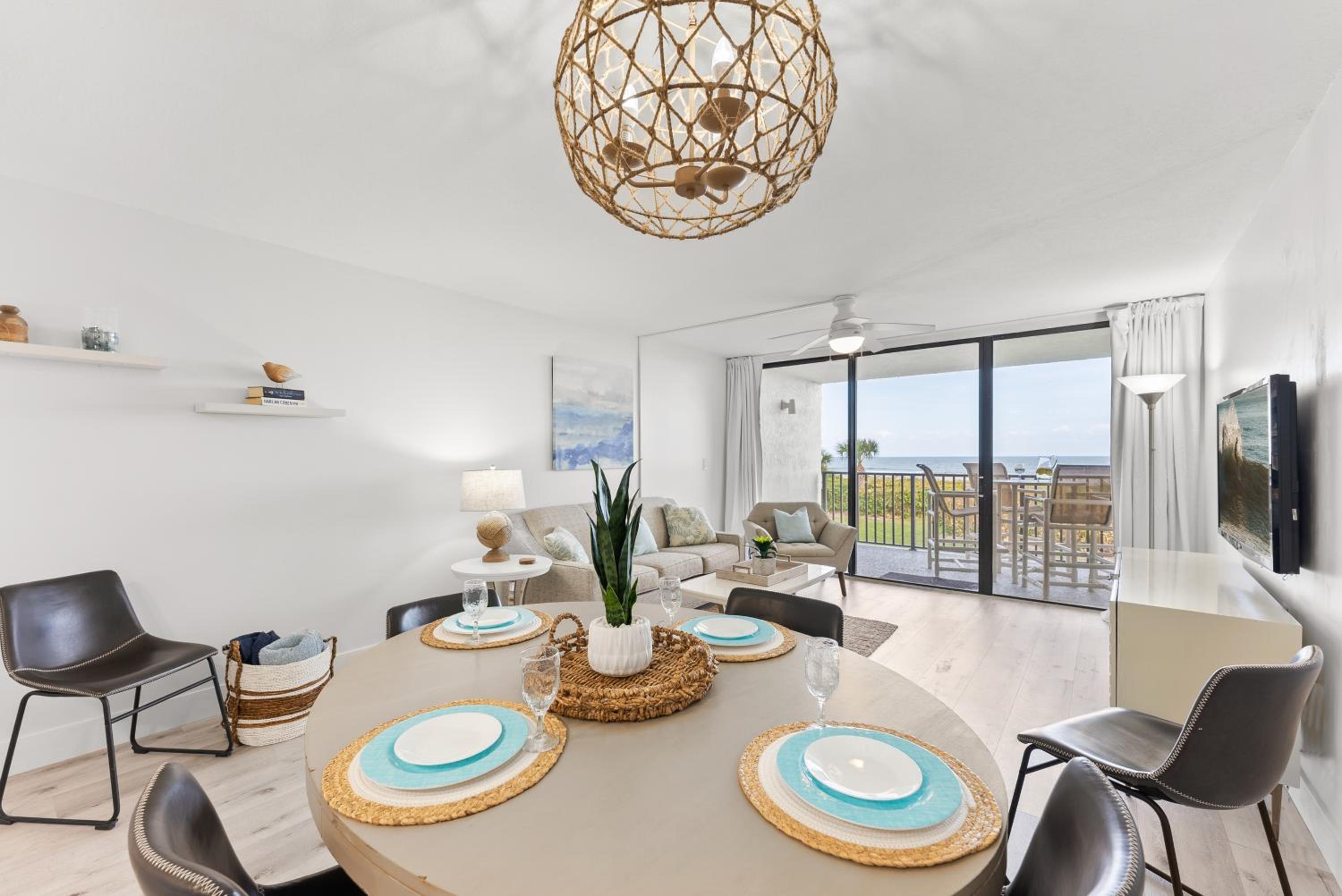 Deluxe Two-Bedroom Apartment - Oceanfront - Unit 204 photo 2