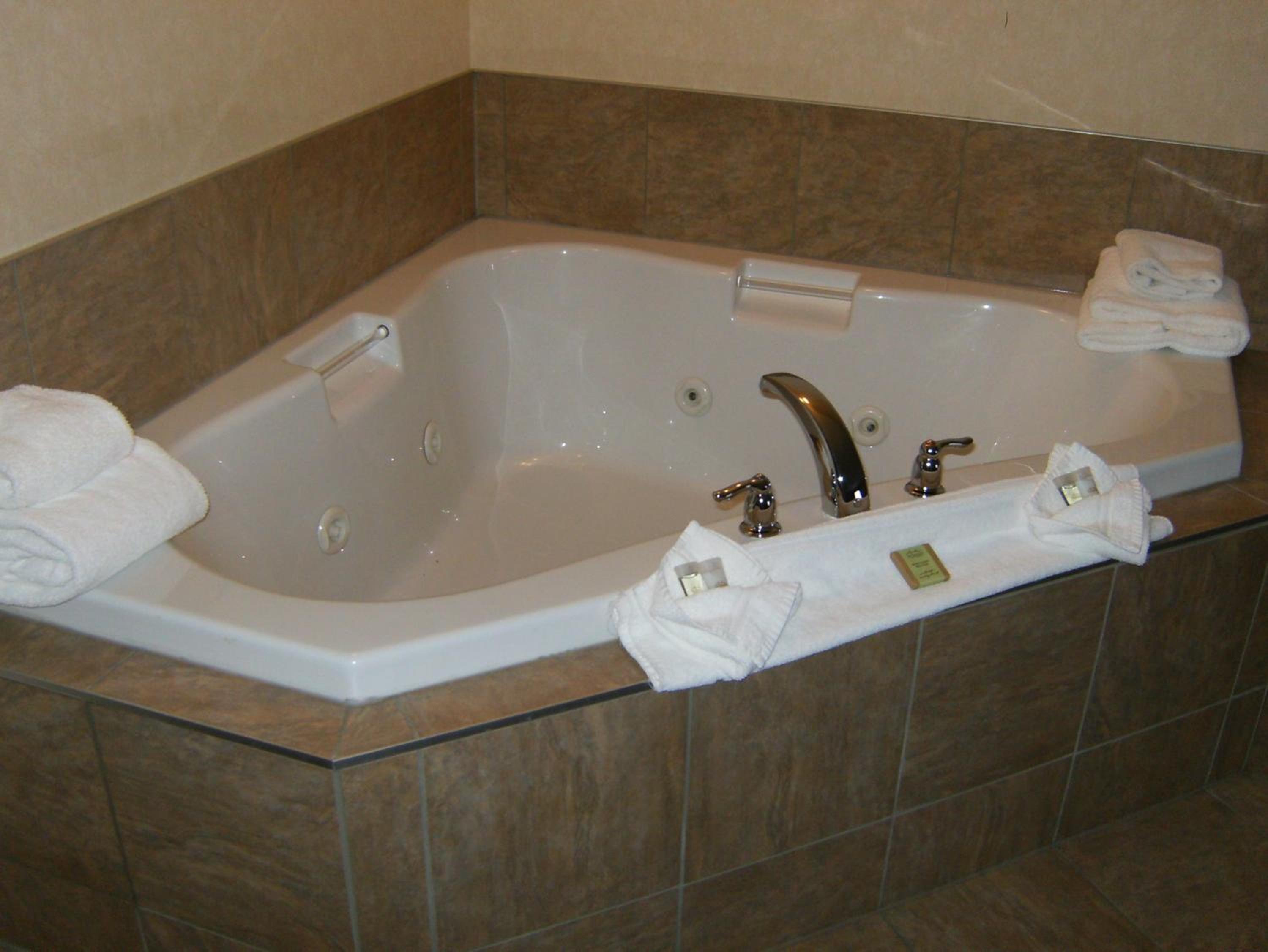 One-Bedroom Queen Suite - Non-Smoking - Photo 2