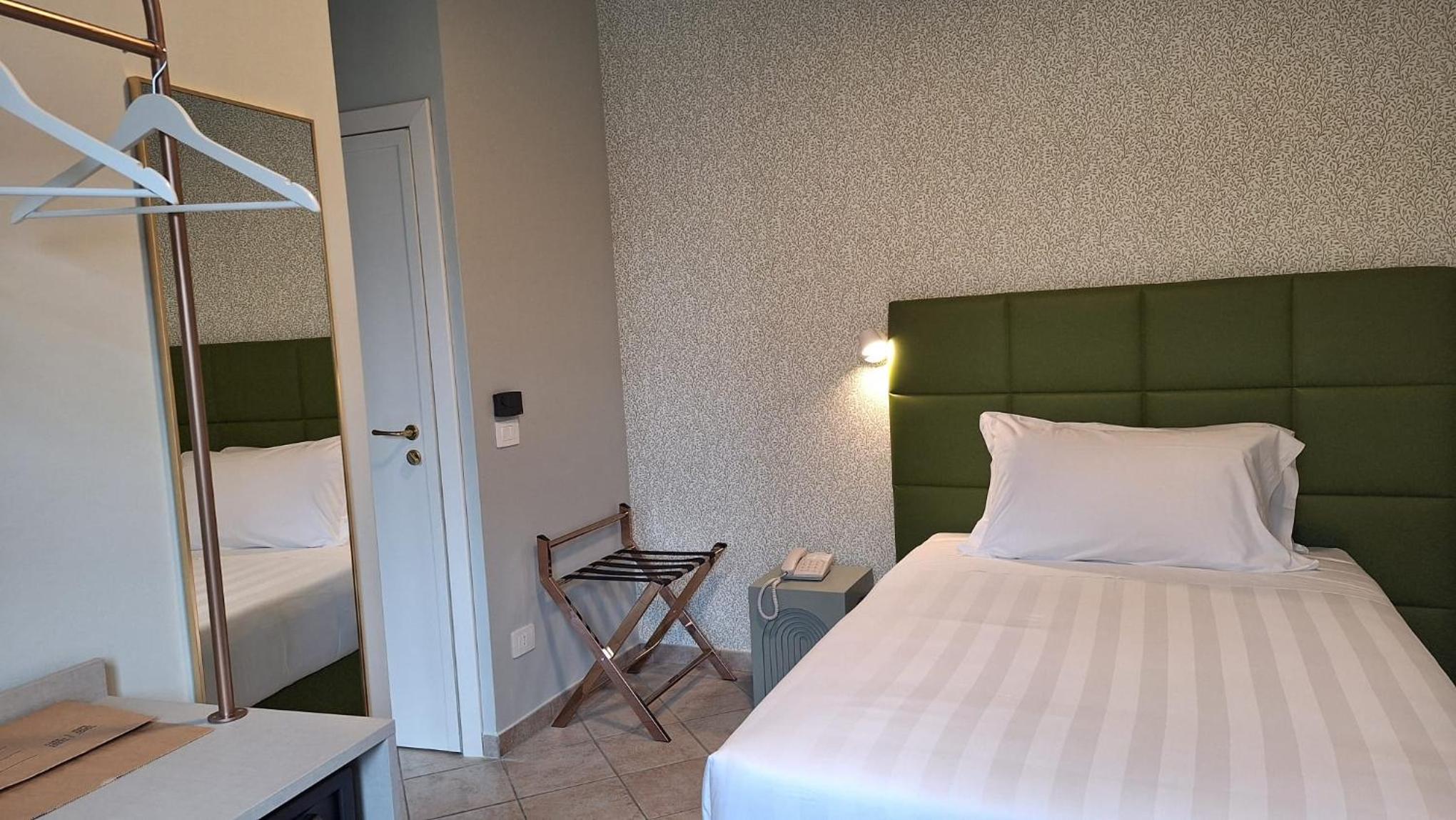 Single Room - Disability Access photo 1