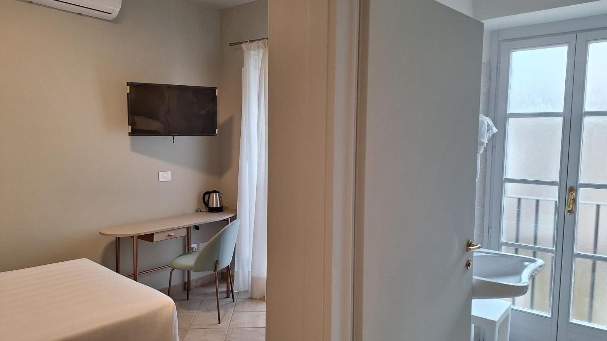 Single Room - Disability Access photo 2